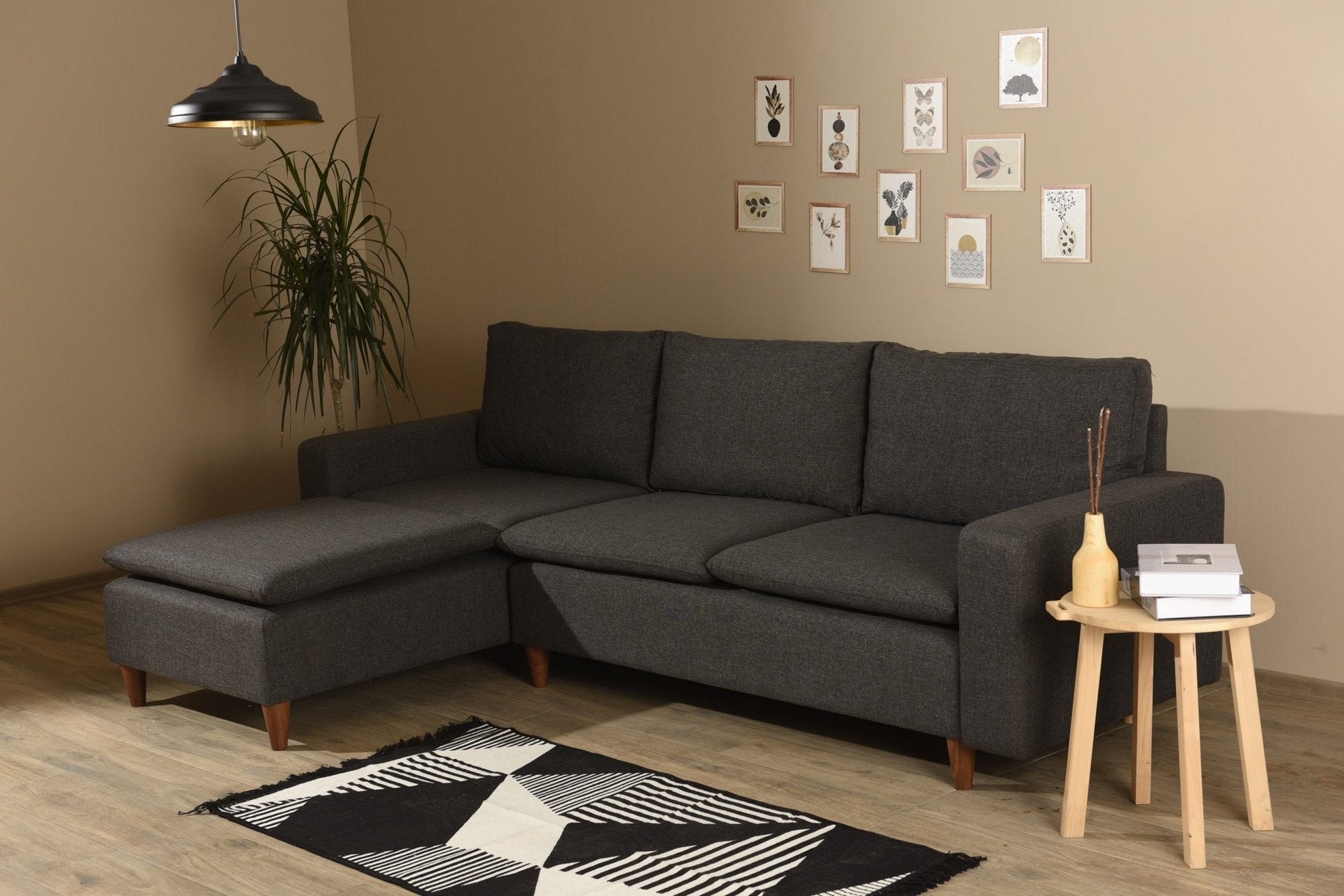 Sofá de canto moderno, cinza escuro, 255 cm de largura | Estrutura 100% metálica, tecido 100% poliéster | Almofadas de espuma de alto DNS e fibra de silicone | Design elegante e funcional