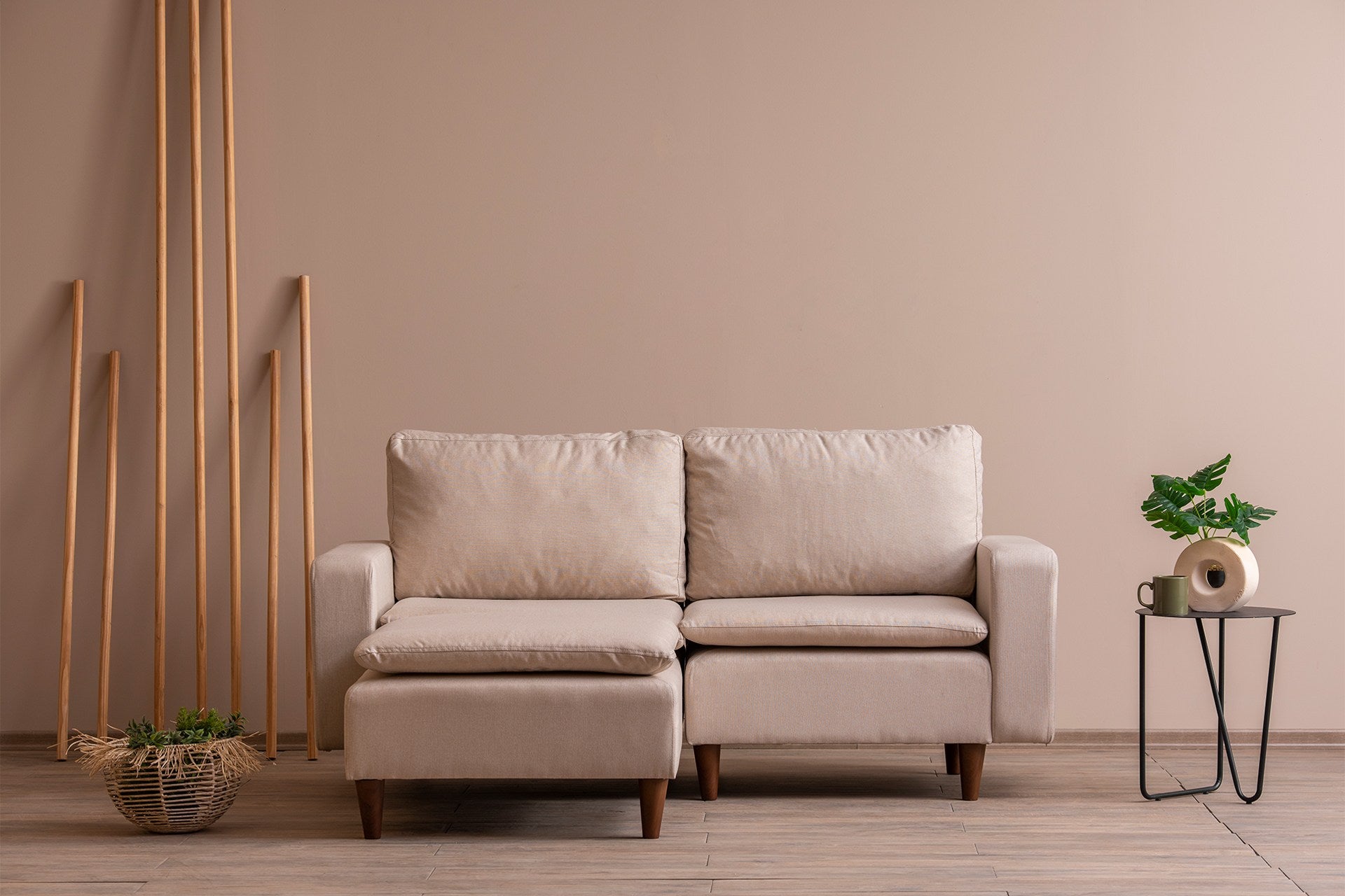 Sofá de canto elegante em creme, estrutura 100% metálica, assento com 150 cm de largura e 52 cm de profundidade | Almofadas de espuma de alto DNS e fibra de silicone | Perfeito para salas de estar modernas