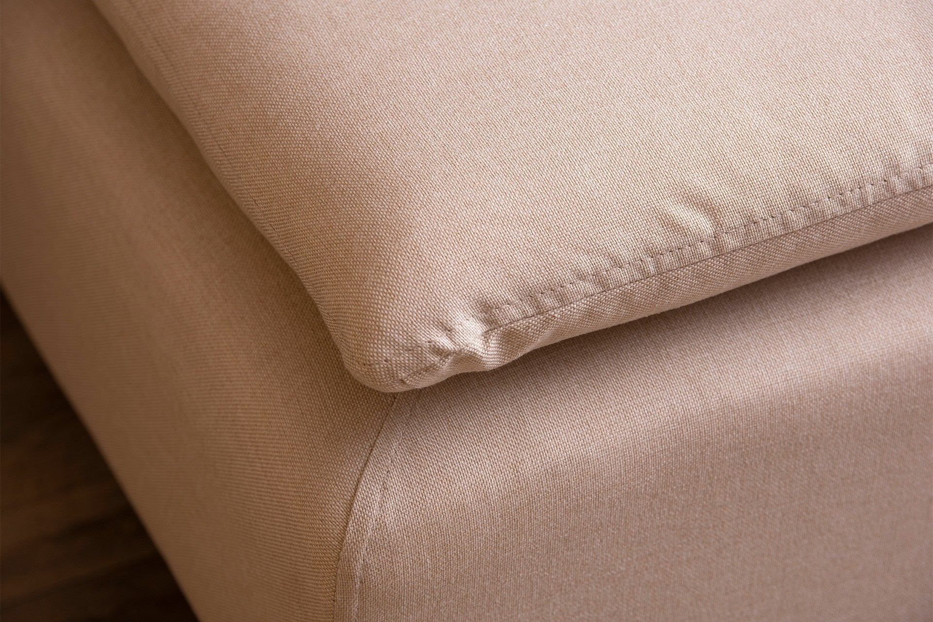 Sofá de canto elegante em creme, estrutura 100% metálica, assento com 150 cm de largura e 52 cm de profundidade | Almofadas de espuma de alto DNS e fibra de silicone | Perfeito para salas de estar modernas