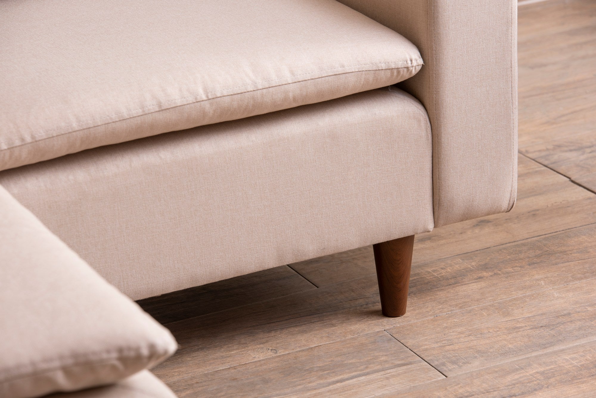 Sofá de canto elegante em creme, estrutura 100% metálica, assento com 150 cm de largura e 52 cm de profundidade | Almofadas de espuma de alto DNS e fibra de silicone | Perfeito para salas de estar modernas