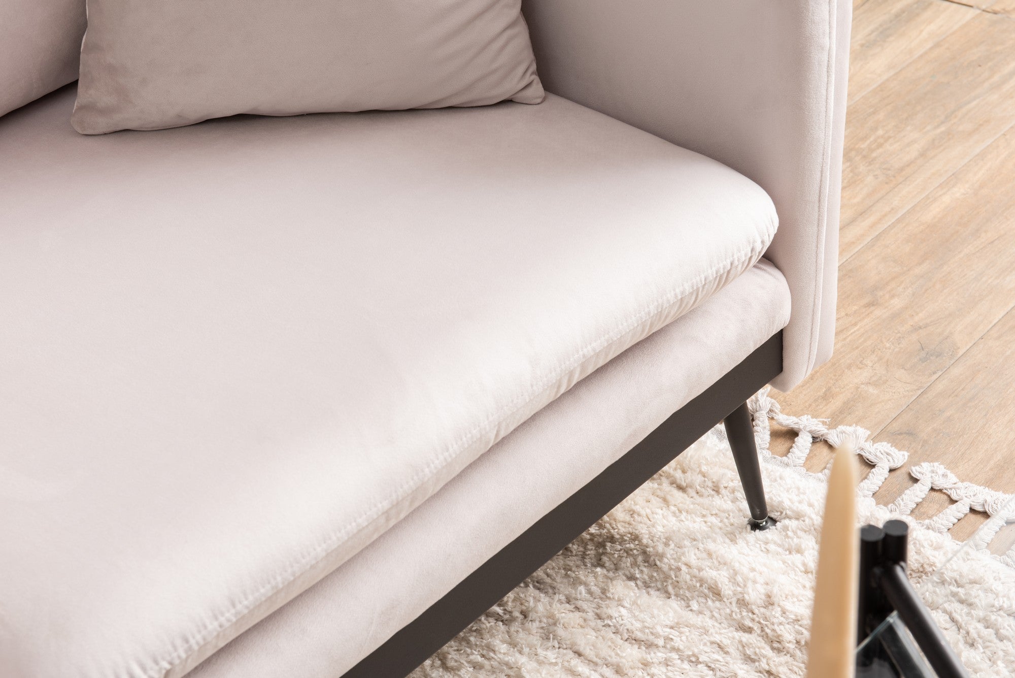 Sofá de canto elegante em cru, 245 cm de largura, estrutura 100% metálica, tecido de poliéster, 2 almofadas, design separável | Perfeito para salas de estar modernas