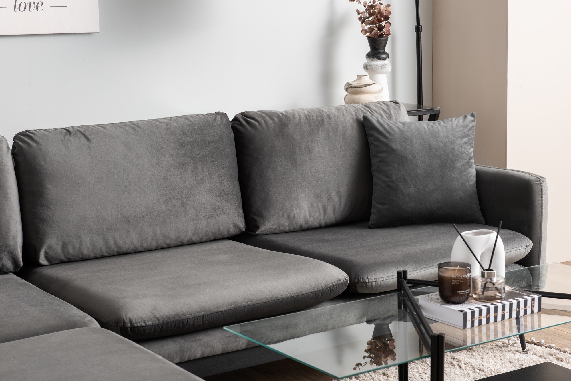 Sofá de canto elegante, antracite, 245 cm de largura total | Estrutura 100% metálica, tecido de poliéster, 2 almofadas | Design confortável e versátil para espaços de convivência modernos