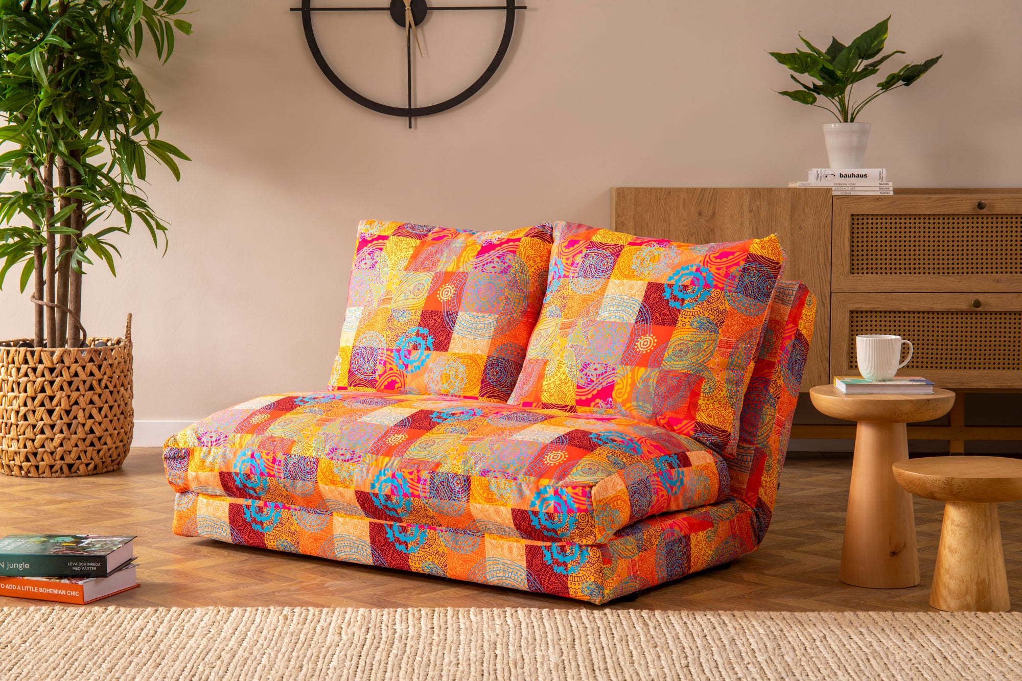 Sofá-cama elegante de 2 lugares, estrutura de metal, tecido patchwork | Encosto ajustável em 14 níveis, converte-se facilmente | Peso máximo de 200 kg | Design boêmio