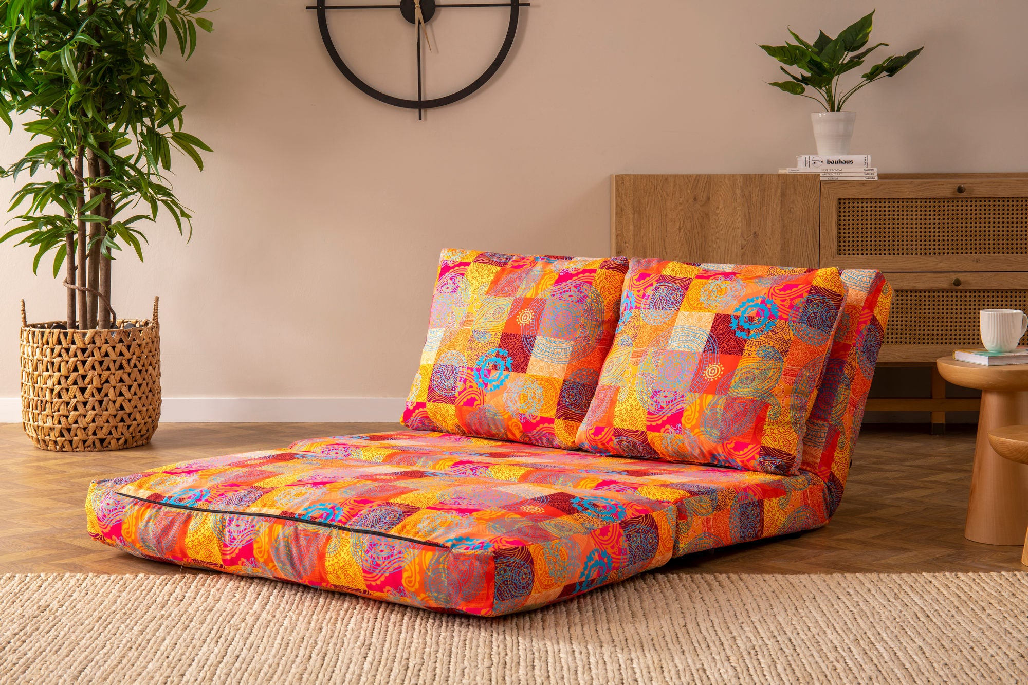 Sofá-cama elegante de 2 lugares, estrutura de metal, tecido patchwork | Encosto ajustável em 14 níveis, converte-se facilmente | Peso máximo de 200 kg | Design boêmio