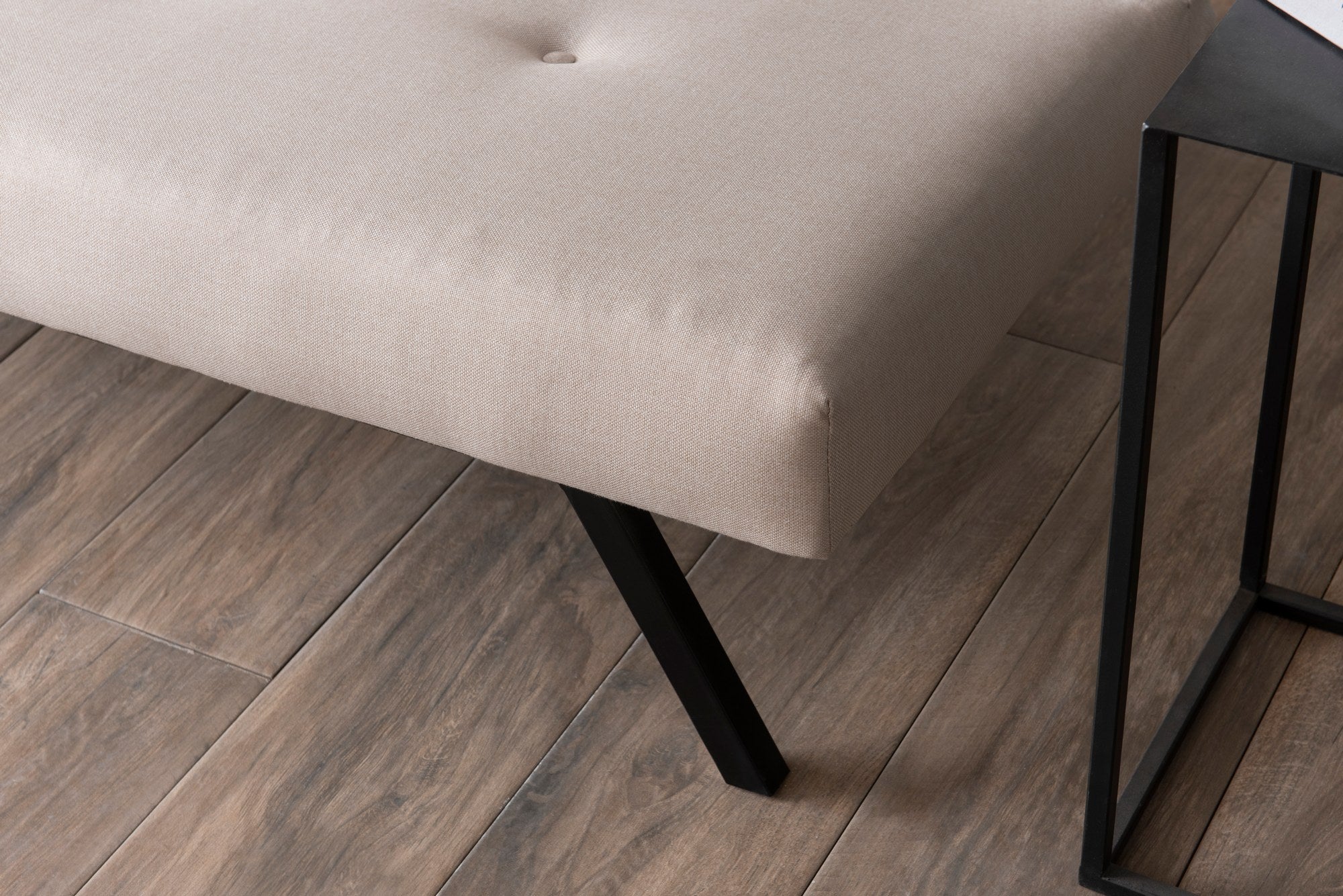 Sofá-cama elegante de 3 lugares, cor creme, 180 x 102 cm | Estrutura 100% metálica, tecido de poliéster lavável, espuma de dureza média | Perfeito para espaços modernos