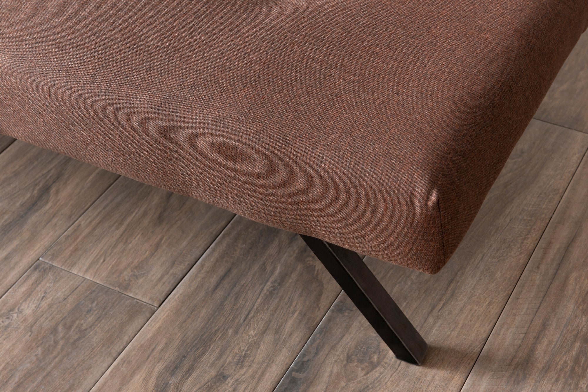 Sofá-cama elegante de 3 lugares, marrom, 180 x 102 cm | Estrutura 100% metálica, tecido de poliéster lavável, espuma de dureza média | Perfeito para espaços modernos