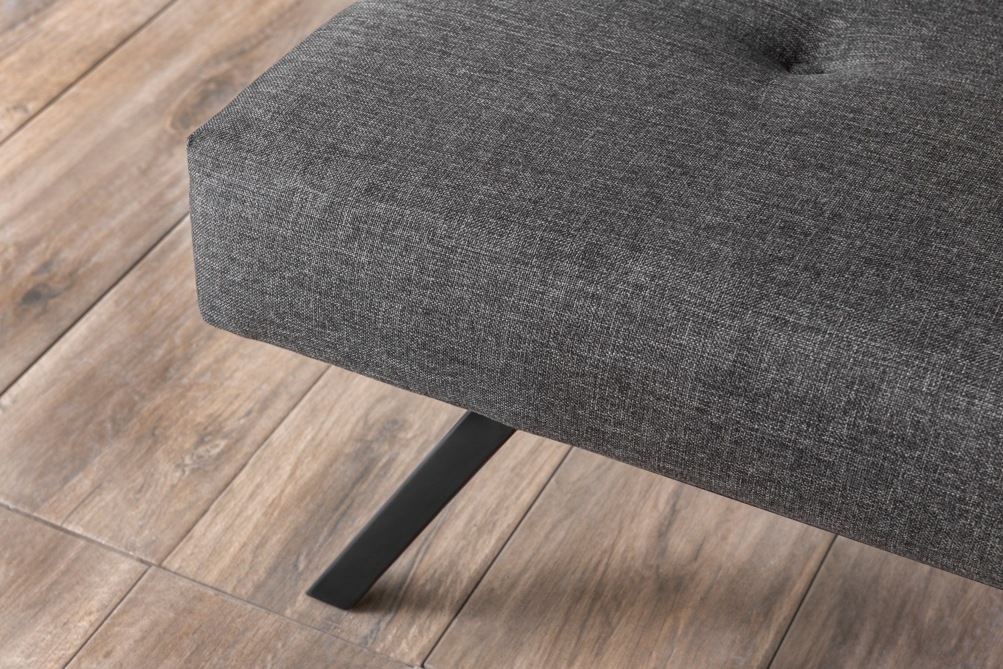 Sofá-cama elegante de 3 lugares, cinza escuro, 180 x 102 cm | Estrutura 100% metálica, tecido de poliéster lavável, espuma de dureza média | Perfeito para espaços de convivência modernos