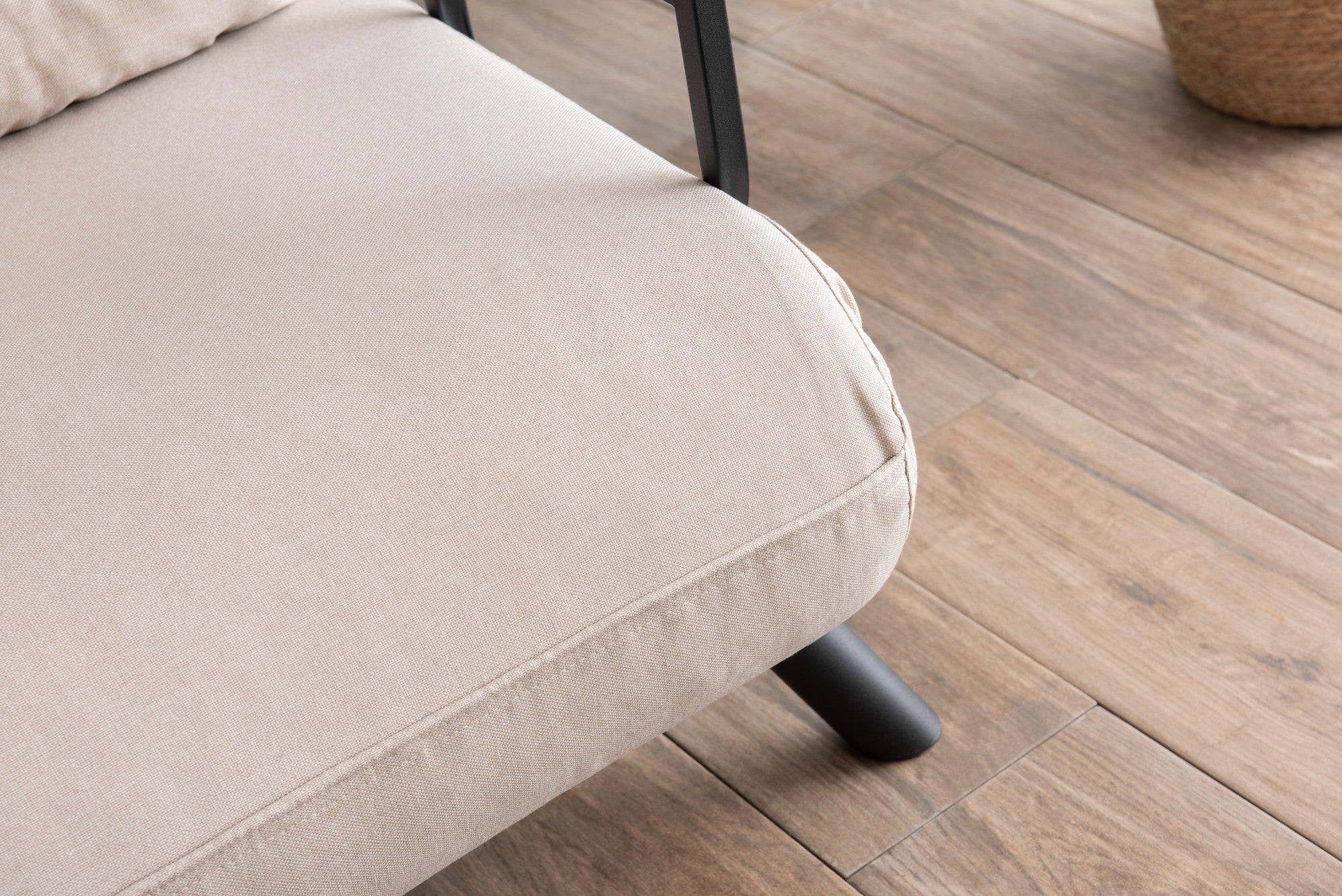 Sofá-cama elegante de 2 lugares, tecido de linho creme, estrutura 100% metálica | Encosto ajustável em 14 níveis, fácil conversão, peso máximo de 200 kg | Perfeito para espaços modernos