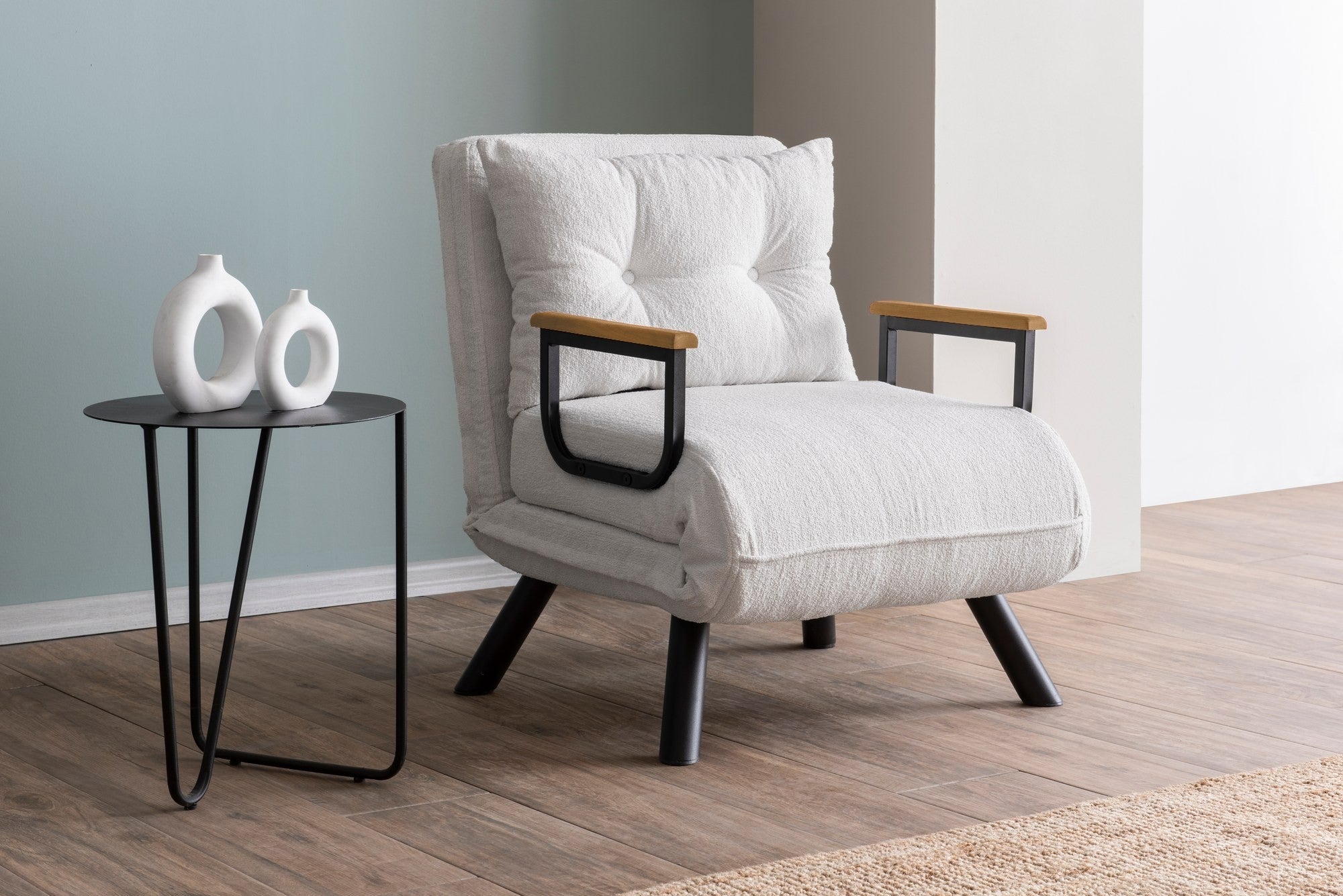 Sofá-cama versátil de 1 lugar, branco, estrutura 100% metálica, tecido Teddy, encosto ajustável em 14 níveis, fácil conversão, peso máximo de 100 kg, elegante e funcional