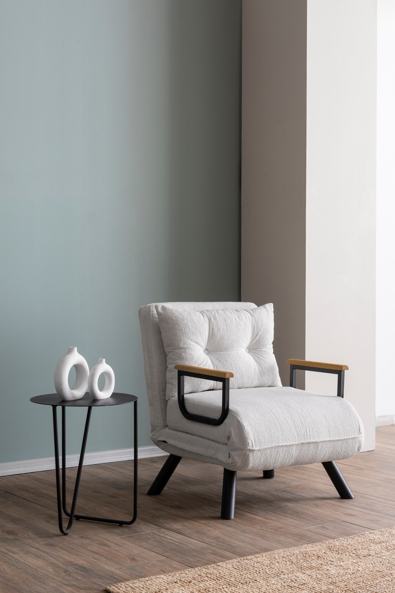Sofá-cama versátil de 1 lugar, branco, estrutura 100% metálica, tecido Teddy, encosto ajustável em 14 níveis, fácil conversão, peso máximo de 100 kg, elegante e funcional