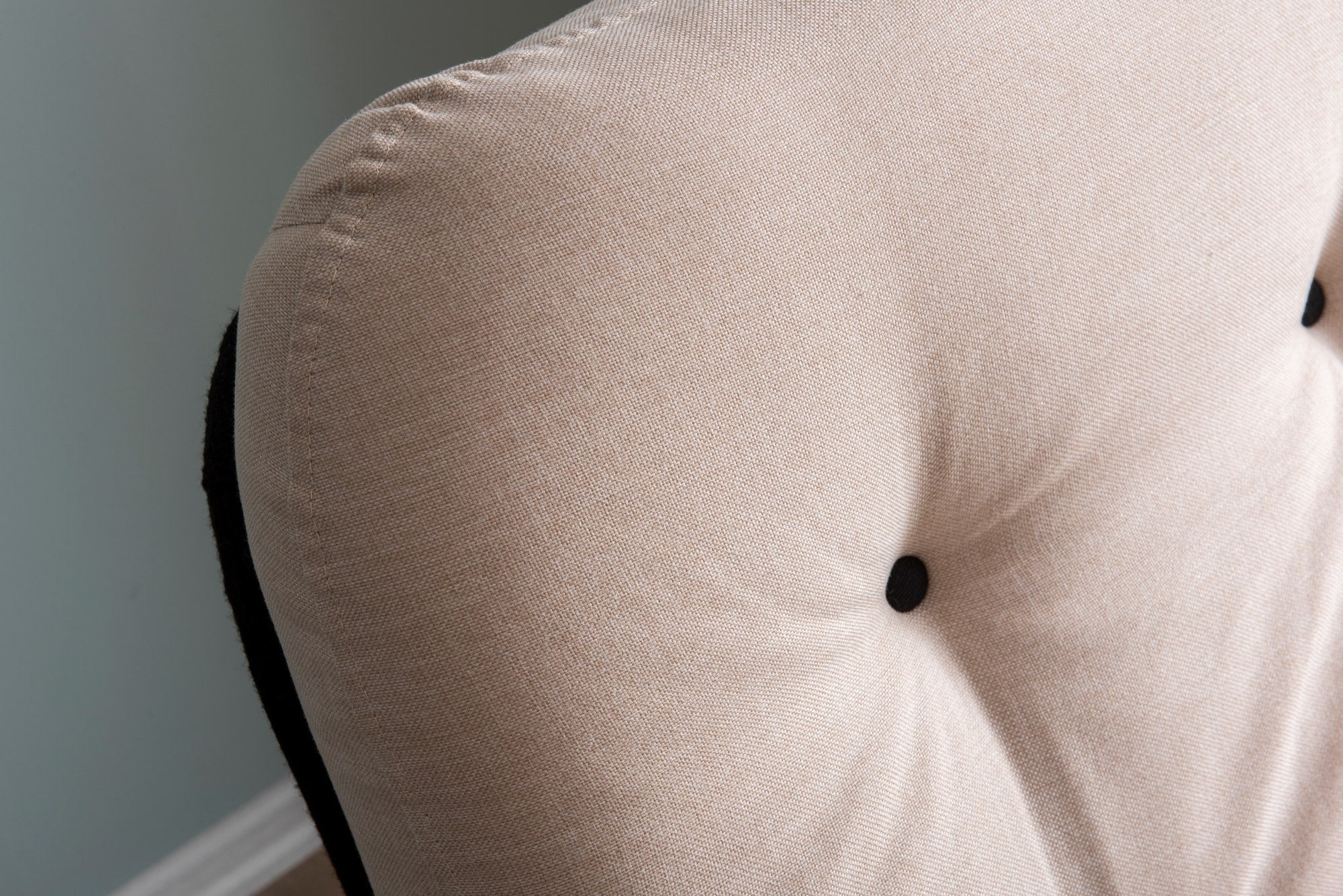 Sofá-cama versátil de 1 lugar, tecido de linho creme, estrutura 100% metálica | Fácil de limpar, encosto multiposições, capacidade para 100 kg | Perfeito para espaços pequenos