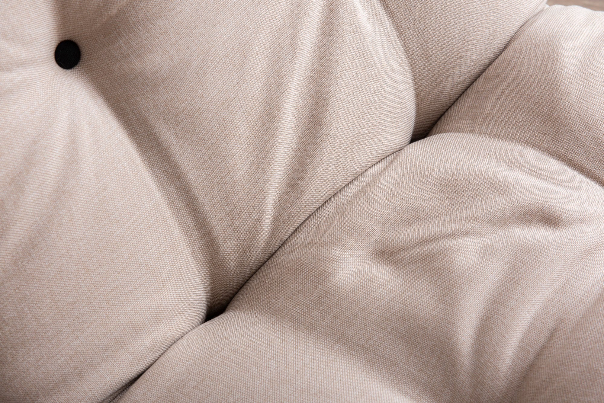Sofá-cama versátil de 1 lugar, tecido de linho creme, estrutura 100% metálica | Fácil de limpar, encosto multiposições, capacidade para 100 kg | Perfeito para espaços pequenos