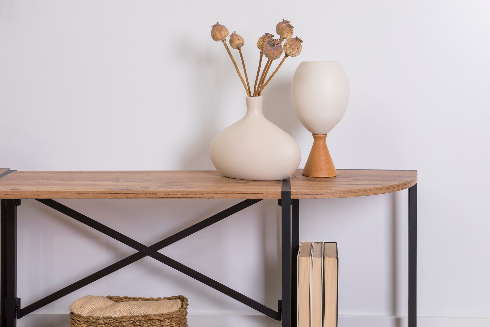 Móvel de TV – 138 x 47 x 35 cm – Pinho Atlântico e Preto – Metal e painel de partículas