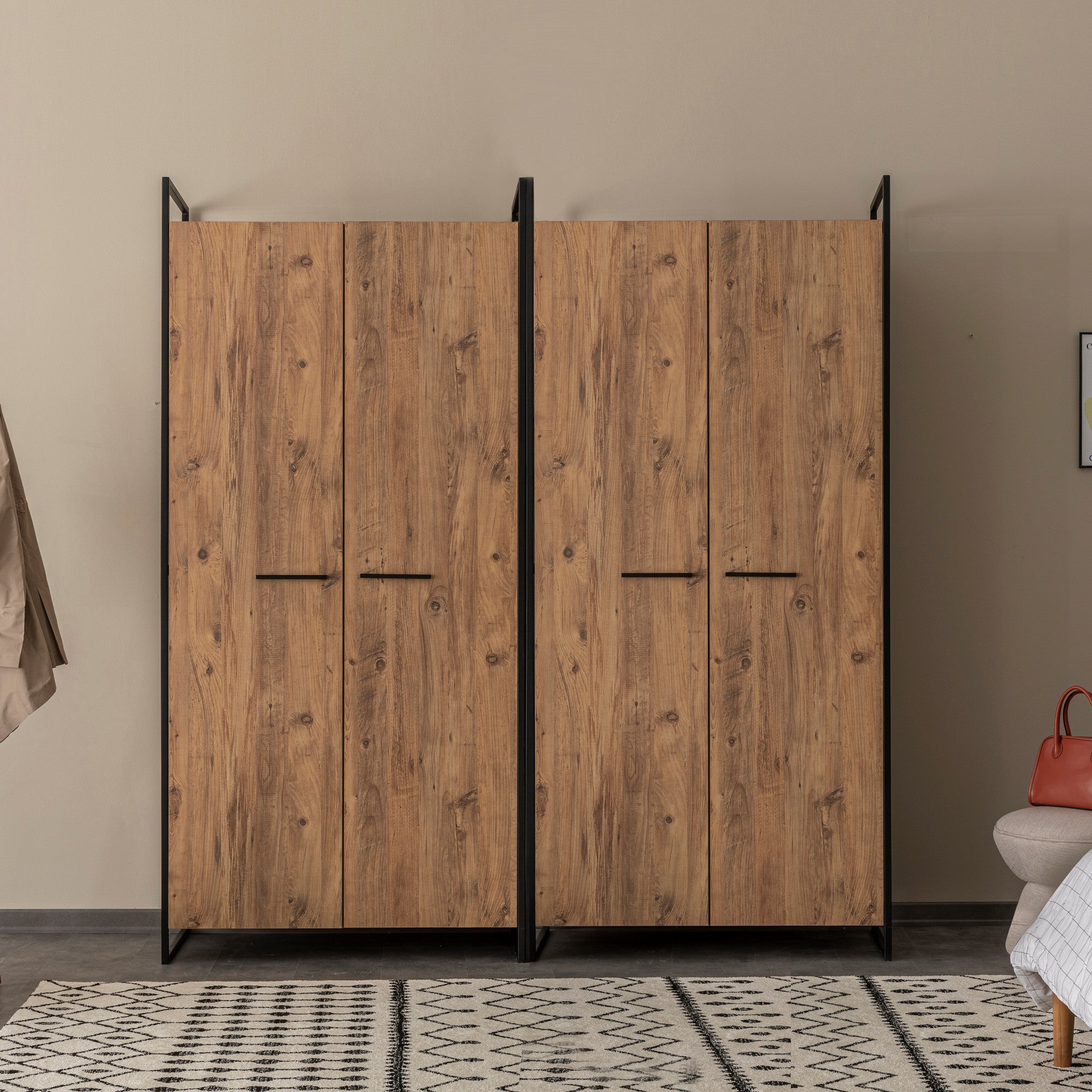 Guarda-roupa industrial moderno – 104 x 225 x 52 cm – Pinho Atlântico – Melamina e Metal