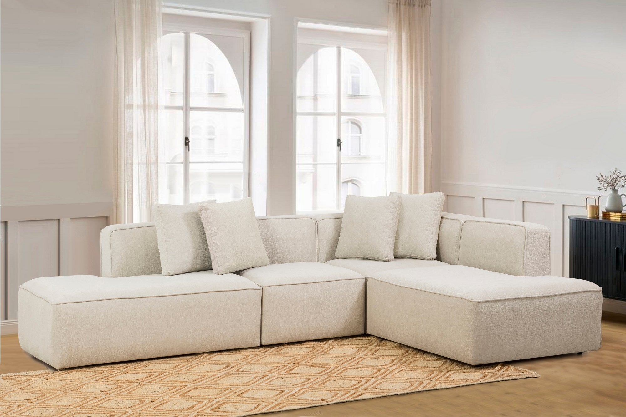 Sofá de canto elegante em tom creme, 280 cm | Estrutura em faia e abeto, tecido com textura macia, 30 almofadas de espuma DNS | Perfeito para salas de estar modernas e para relaxar