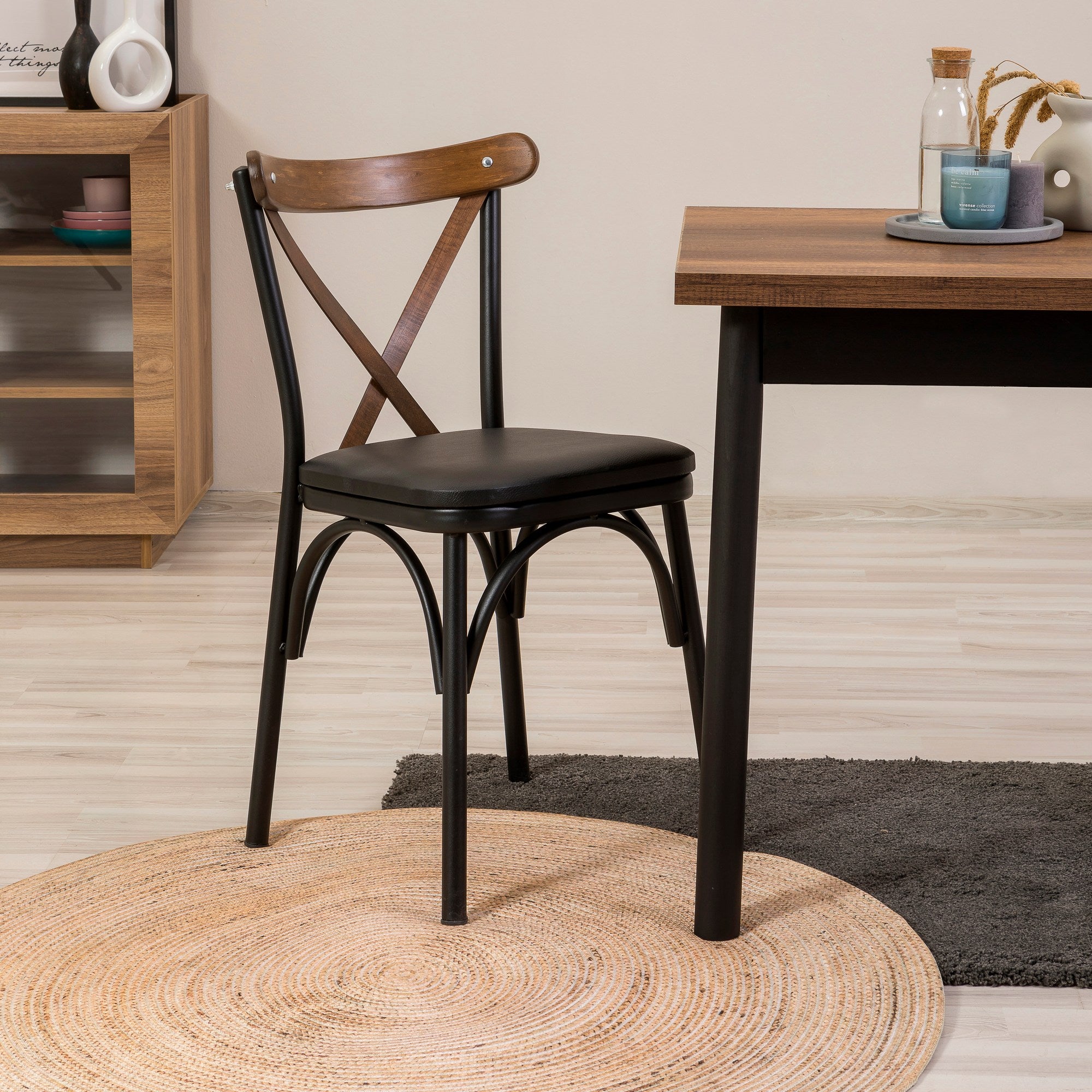 Conjunto elegante de mesa e cadeiras de 3 peças, preto | Painel de partículas 100% revestido de melamina, 18 cm de espessura | Estofamento em couro sintético, pernas em madeira de faia | Perfeito para salas de jantar e espaços de trabalho modernos