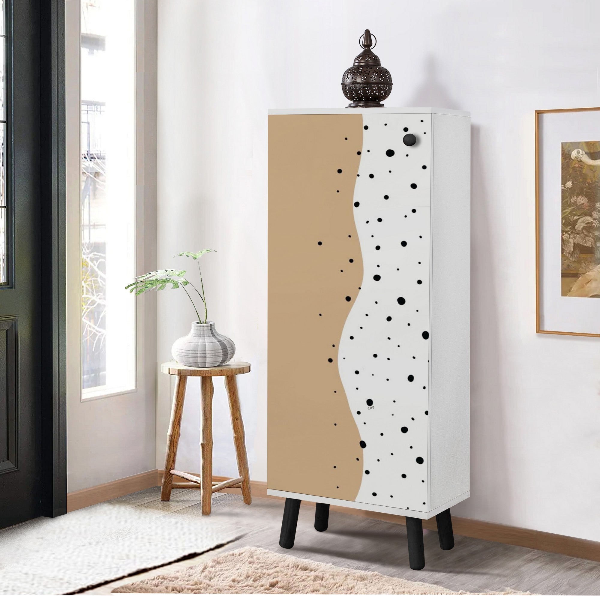 Sapateira estilosa, branca e preta, 50 x 135 x 38 cm | Aglomerado 100% revestido em melamina, pés e puxadores de madeira maciça | Revestimento UV durável, amplo espaço de armazenamento