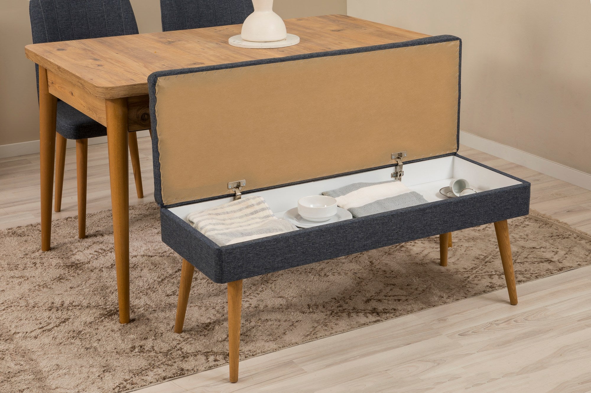Conjunto de mesa de jantar extensível, cadeiras e Aparador (6 peças)-Vina-Pinheiro Atlântico
Azul Escuro