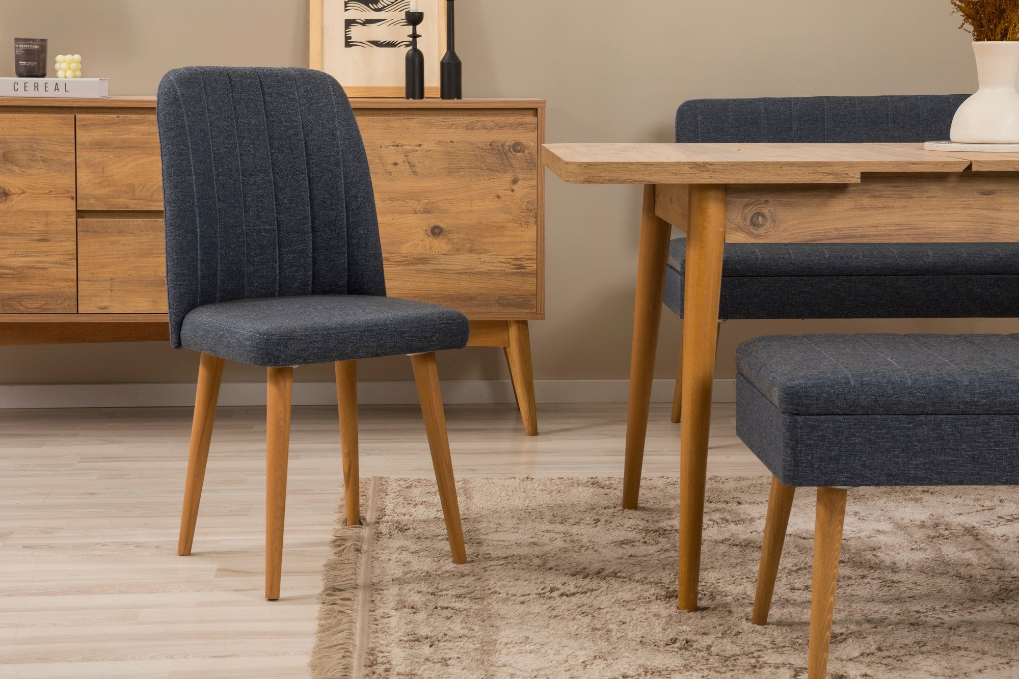 Conjunto de mesa de jantar extensível, cadeiras e Aparador (6 peças)-Vina-Pinheiro Atlântico
Azul Escuro