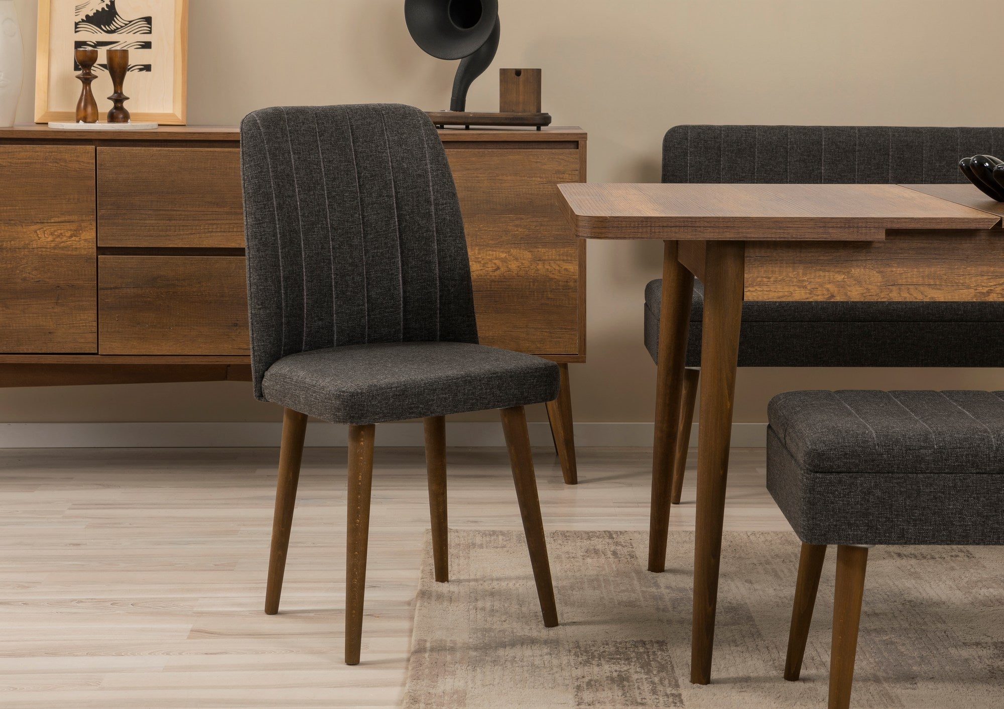 Conjunto de mesa de jantar extensível, cadeiras e Aparador (5 peças)-Vina-Nogueira
Antracite