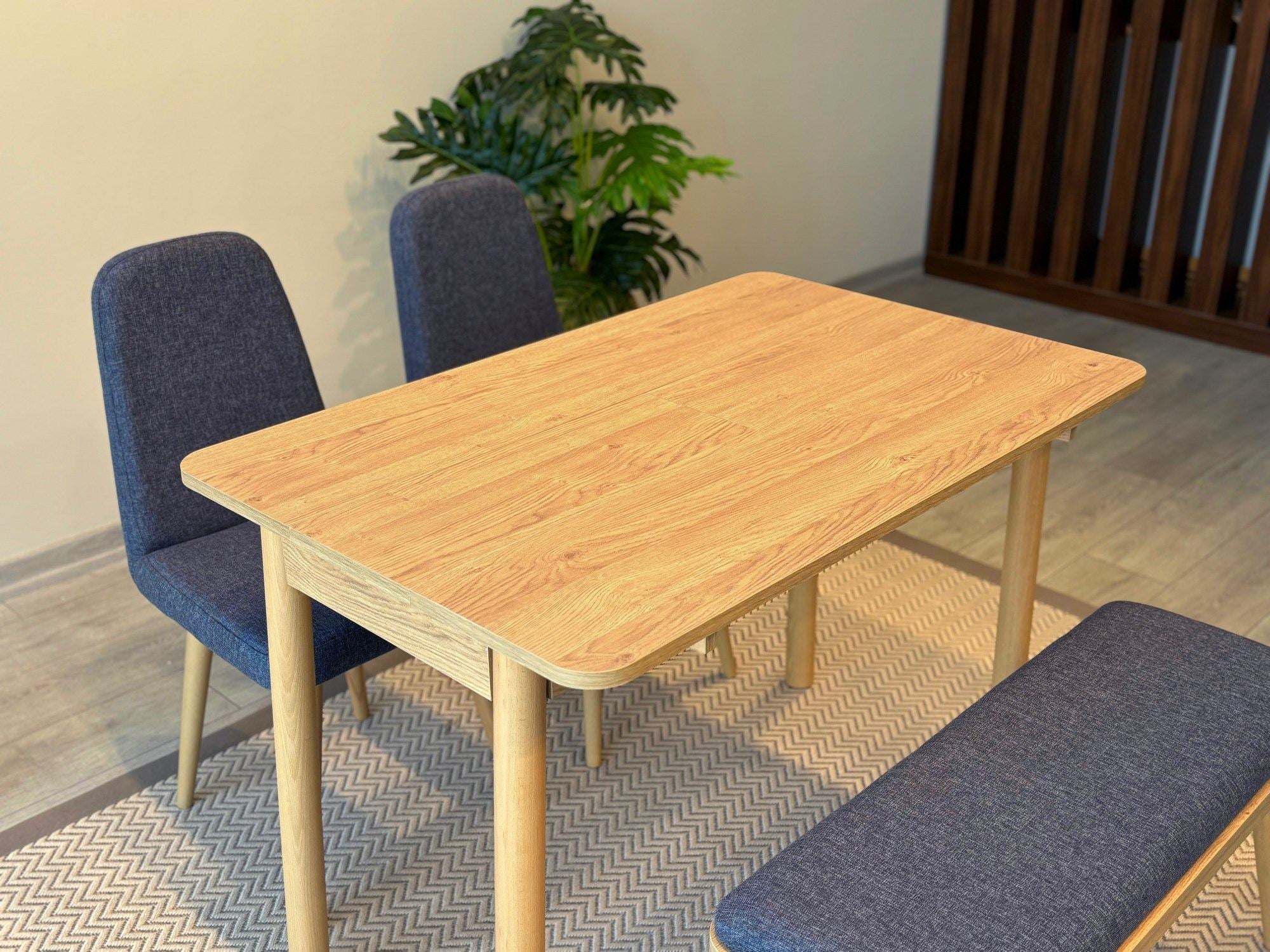 Conjunto de mesa de jantar extensível e cadeiras (4 peças)-Vina-Carvalho
Azul Escuro