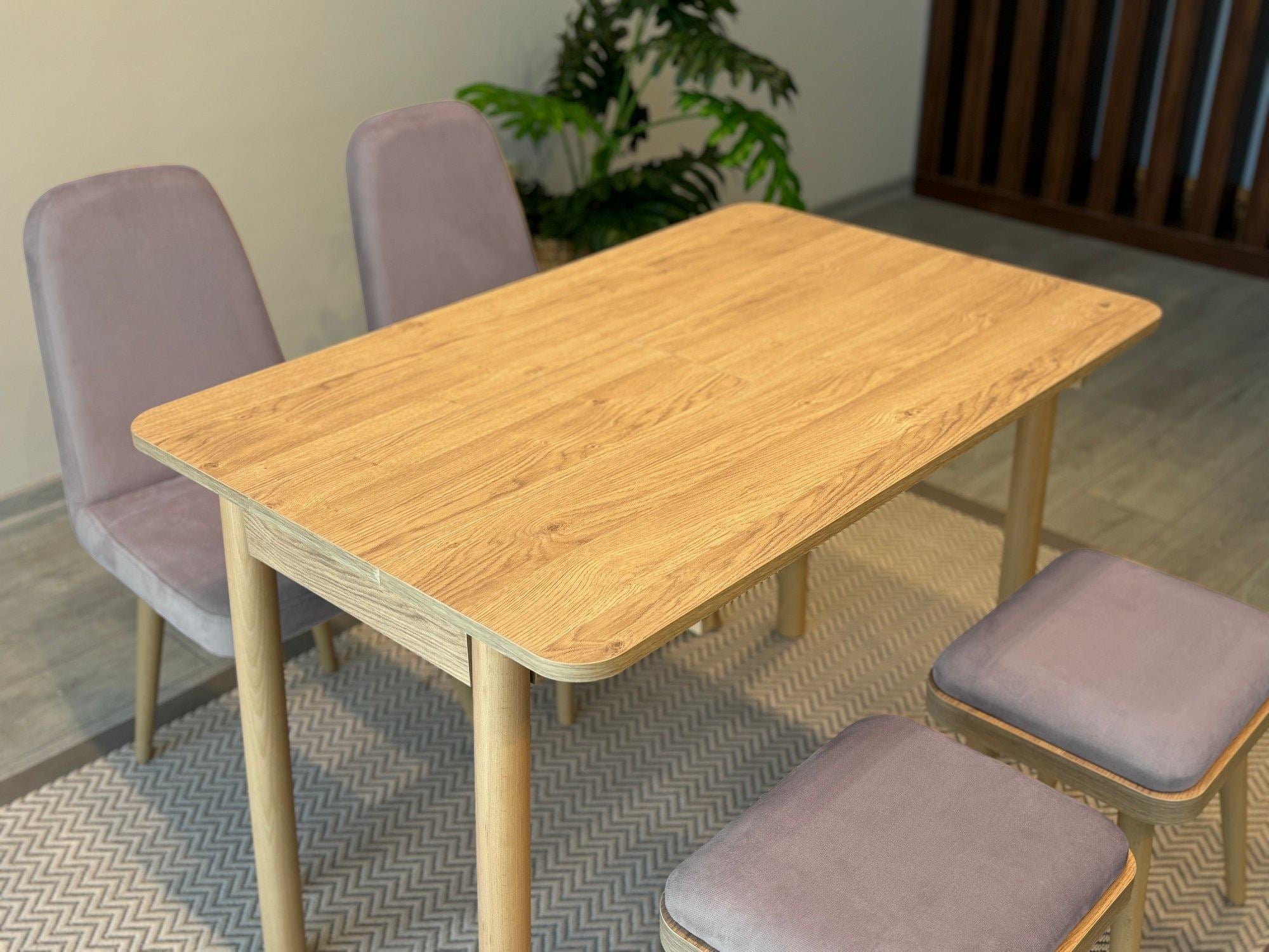 Conjunto de mesa de jantar extensível e cadeiras (5 peças)-Vina-Carvalho
Cinza Soho