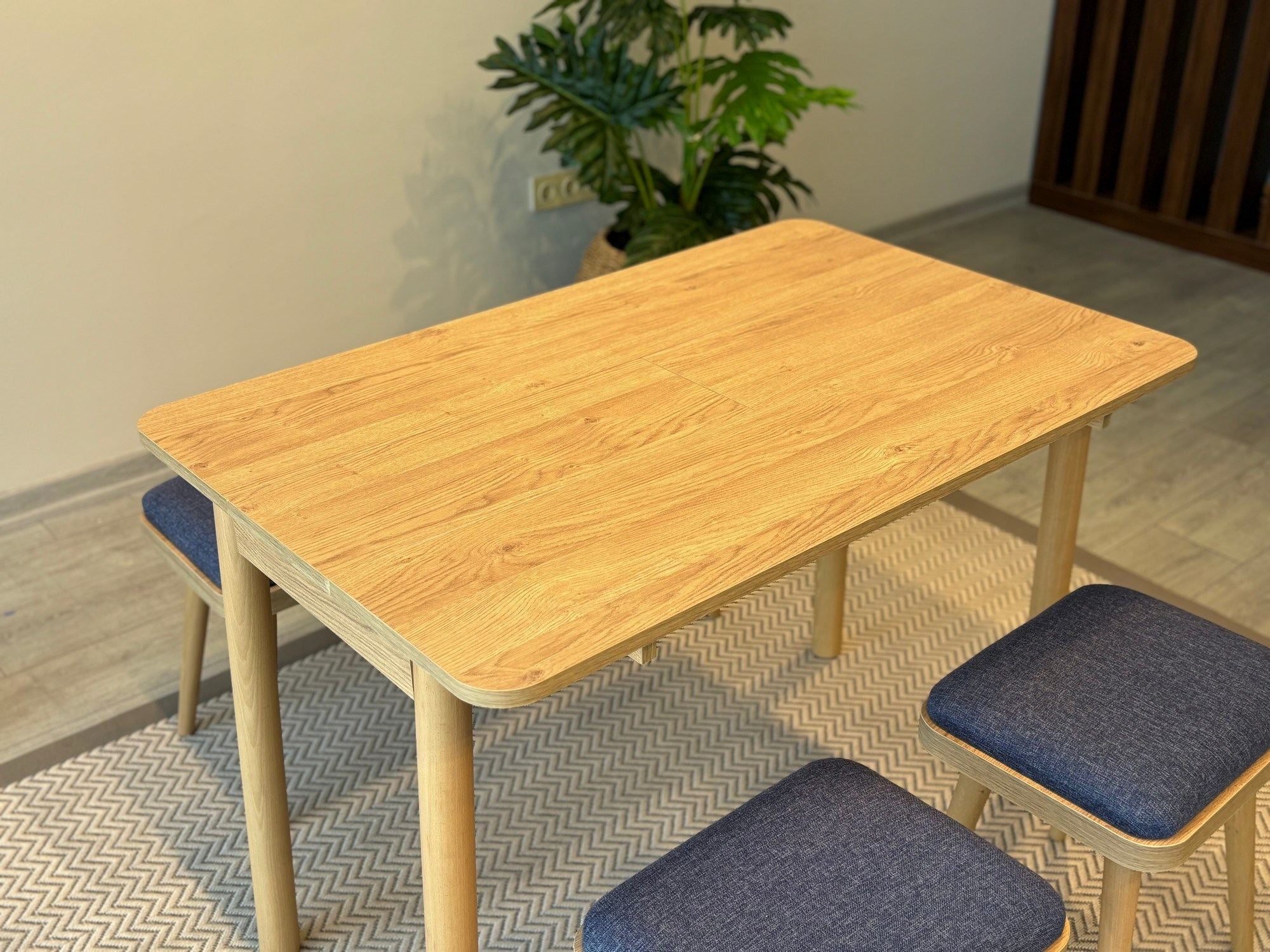 Conjunto de mesa de jantar extensível e cadeiras (6 peças)-Vina-Carvalho
Azul Escuro