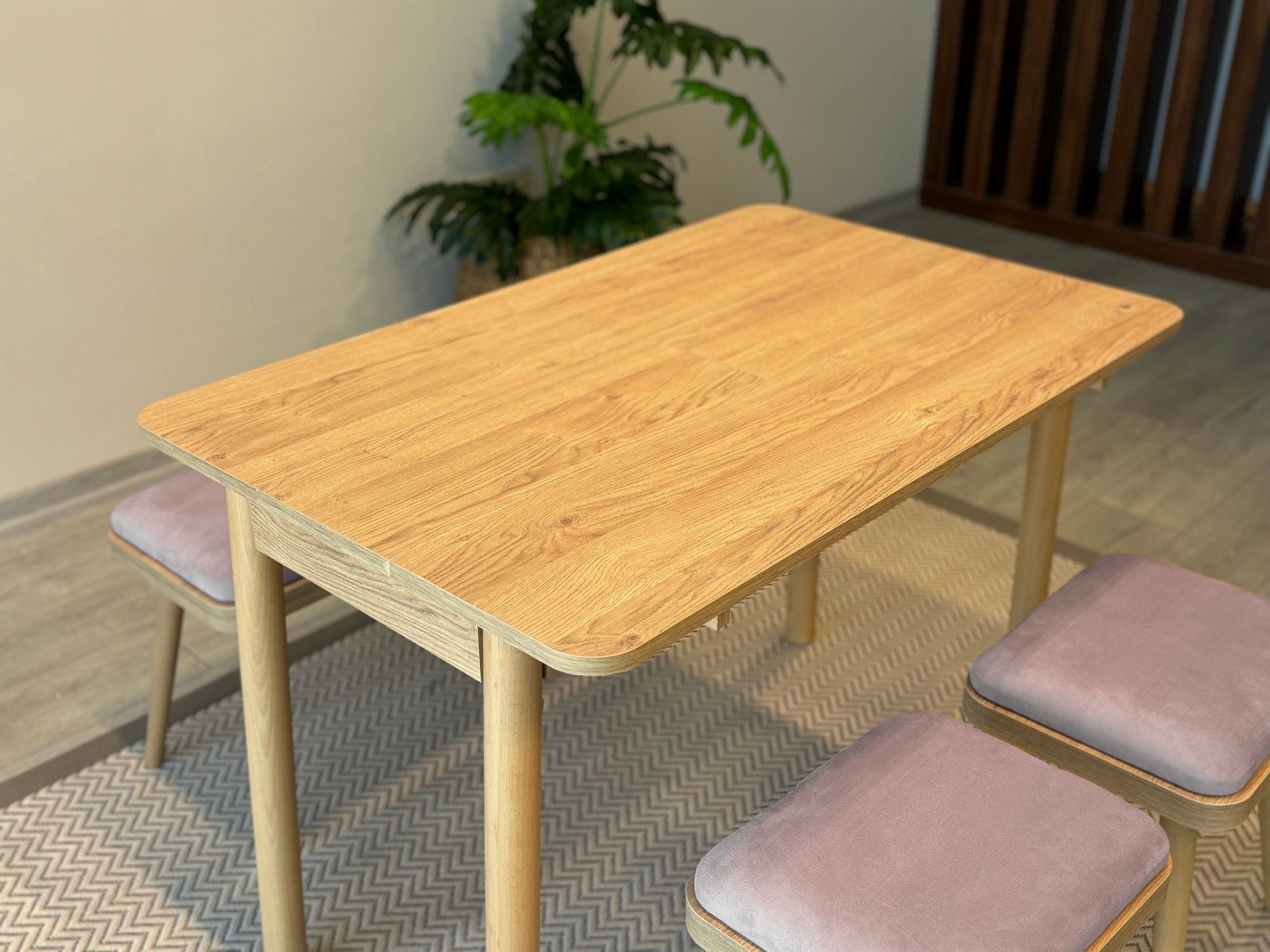 Conjunto de mesa de jantar extensível e cadeiras (4 peças)-Vina-Carvalho
Cinza Soho