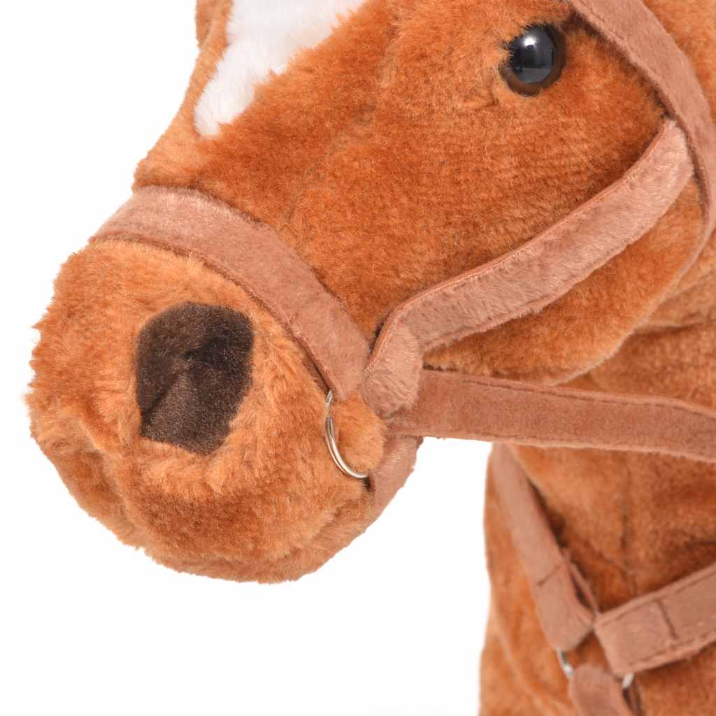 Cavalo de peluche de montar castanho