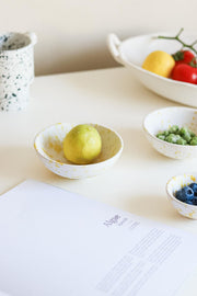 Tigela de Cerâmica – 12,2 x 4,7 cm – Amarelo e Branco