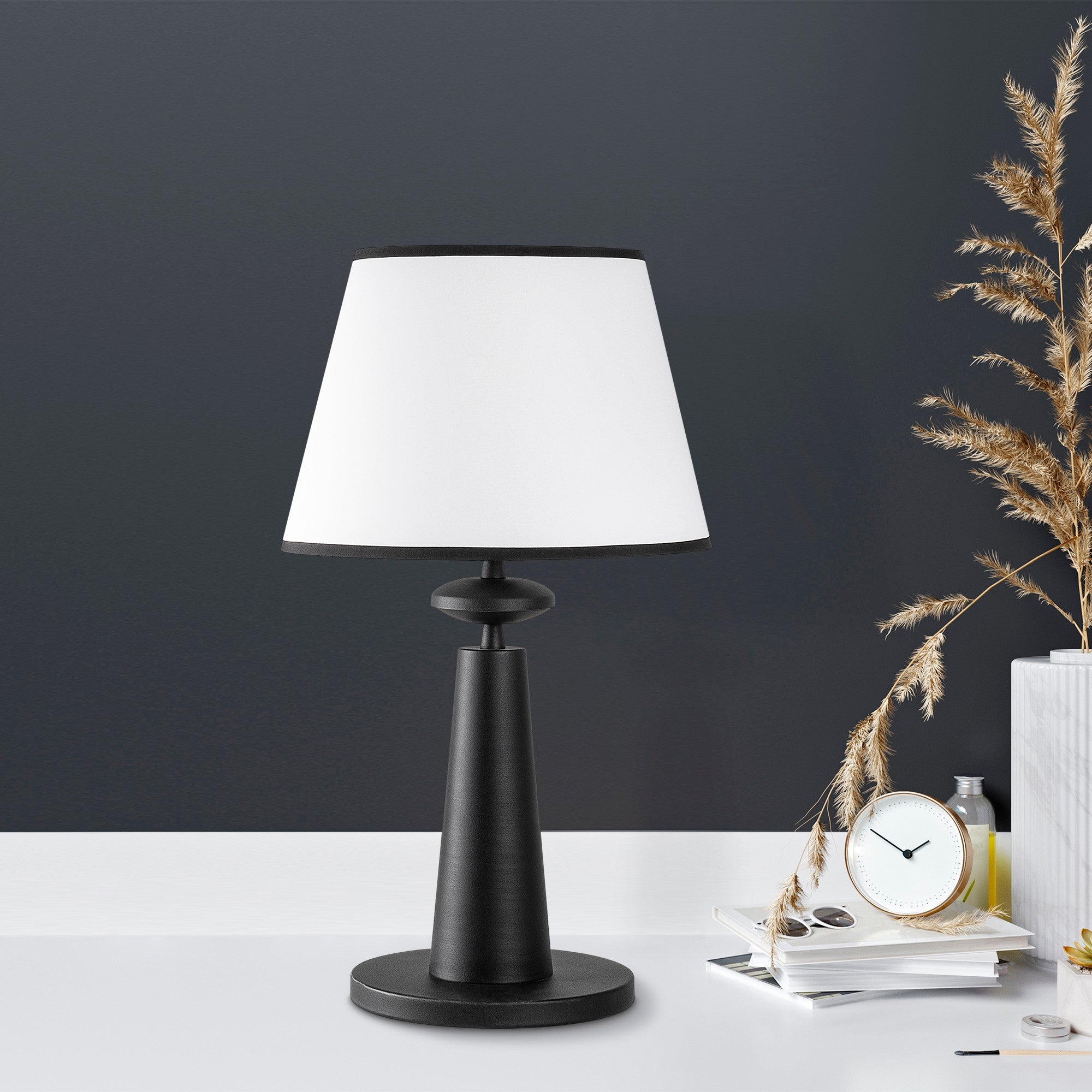 Candeeiro de Mesa – 30 cm de Diâmetro – Preto – Metal e Tecido