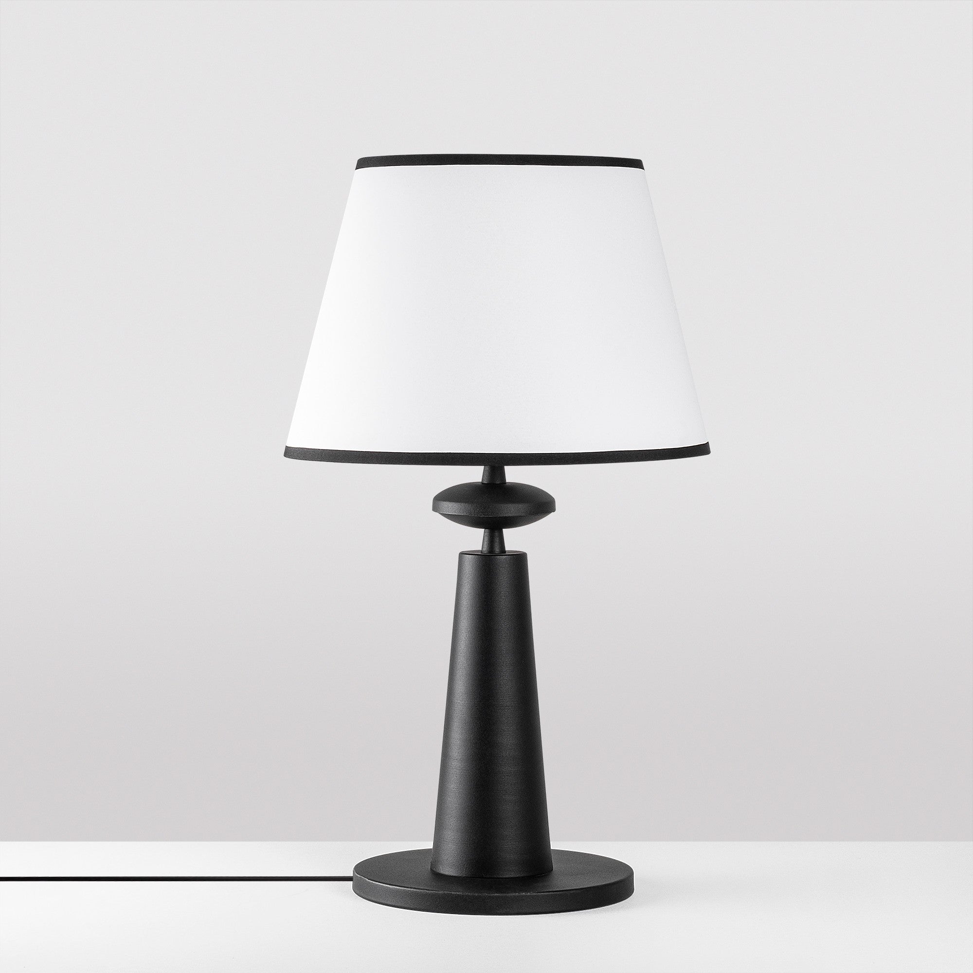 Candeeiro de Mesa – 30 cm de Diâmetro – Preto – Metal e Tecido