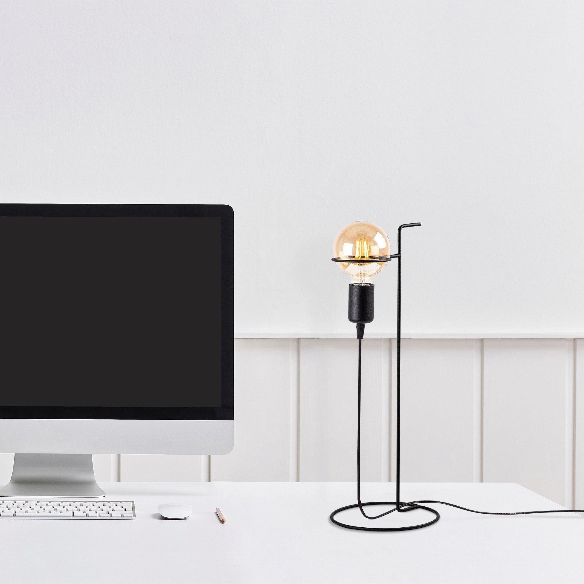 Candeeiro de Mesa – 51 cm de altura – preto – metal
