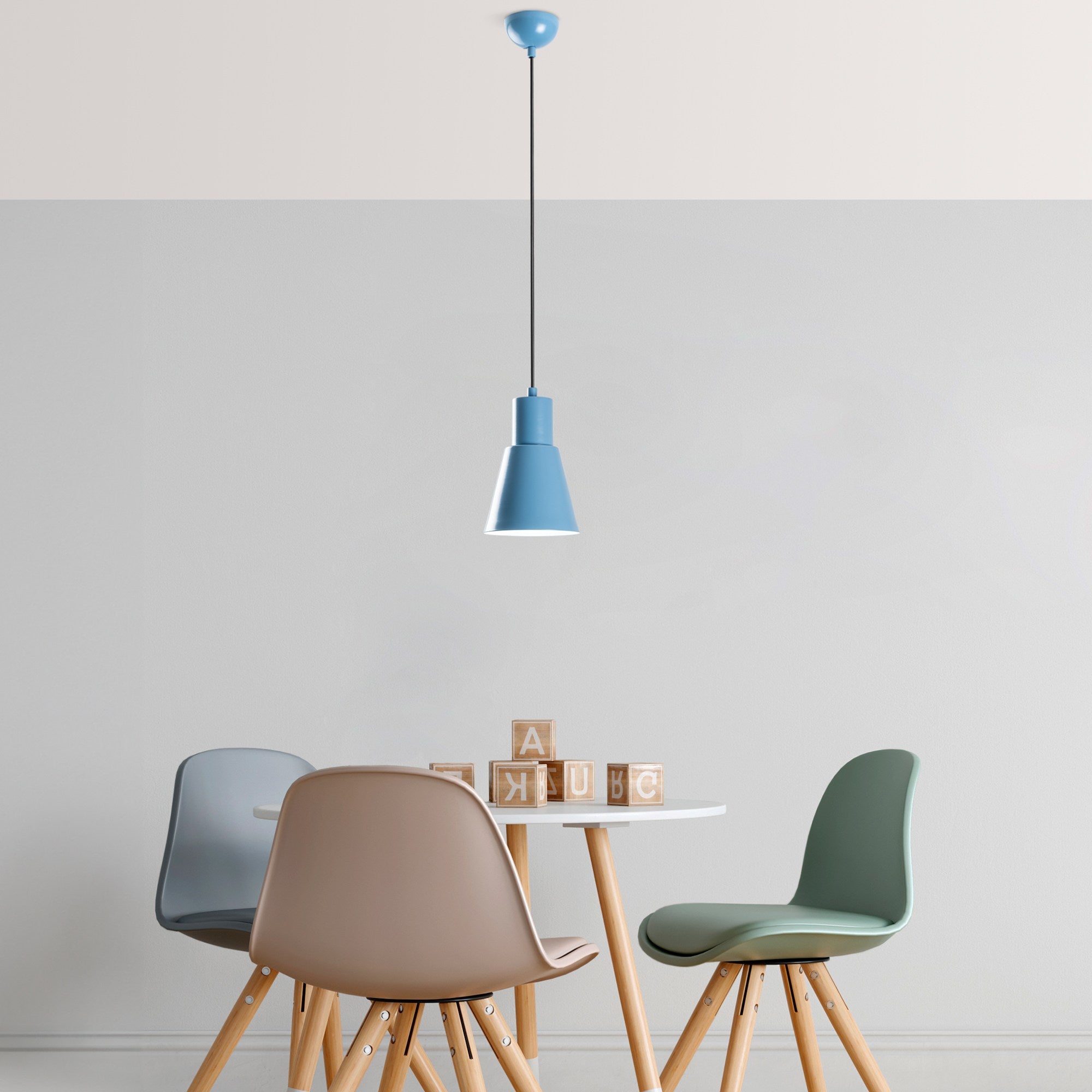 Candeeiro de Teto – altura ajustável de 27 a 114 cm – azul claro – corpo de metal