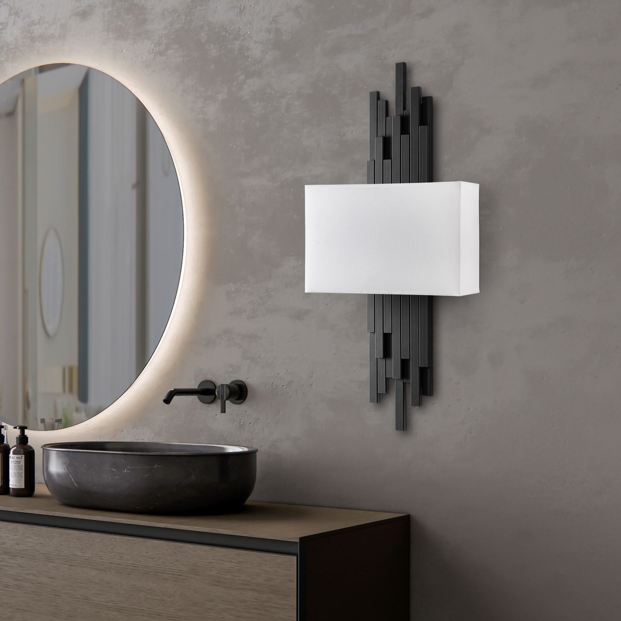 Candeeiro de Parede – 35 x 75 x 10 cm – Preto e Branco – Metal e Tecido