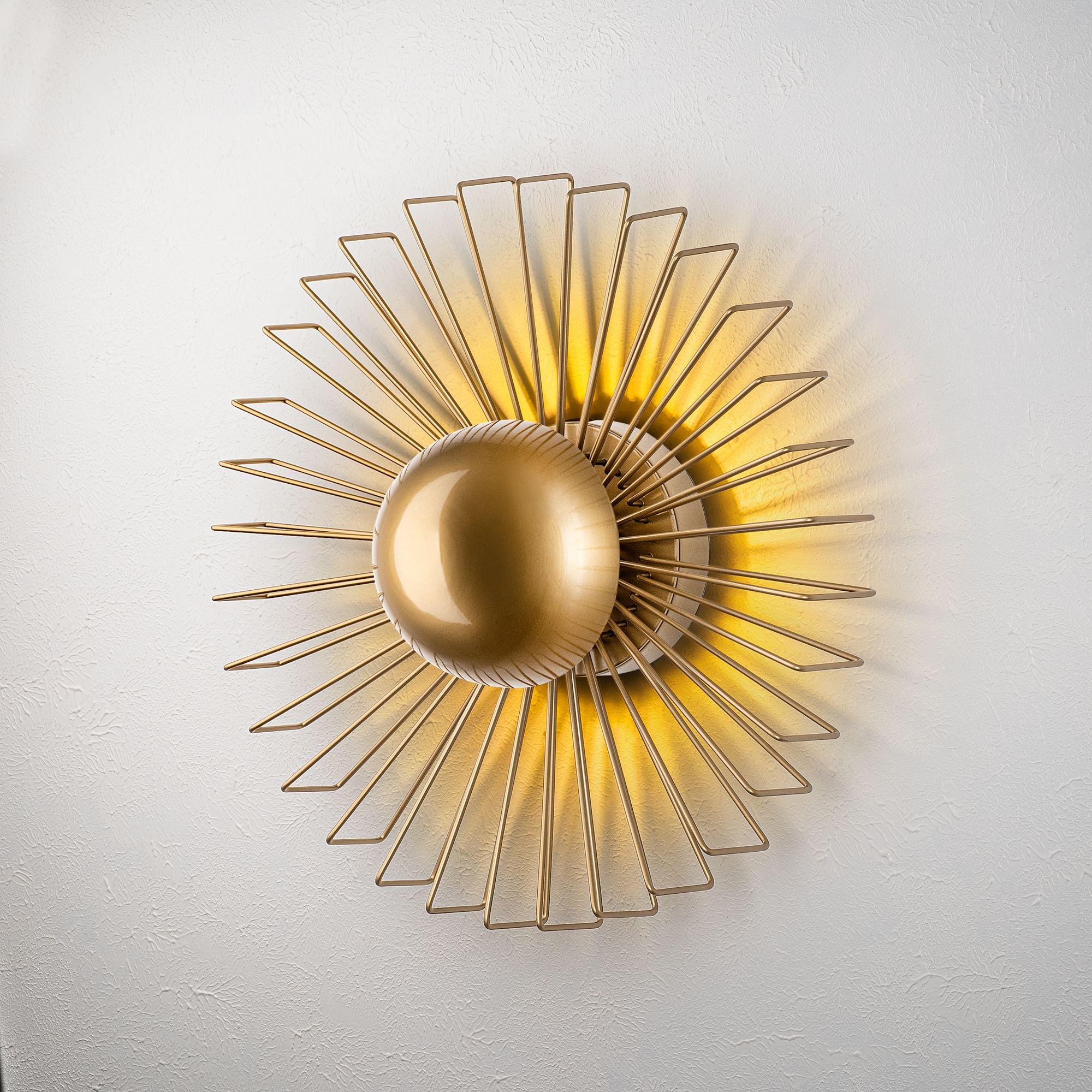 Candeeiro de Parede – 45 x 45 x 18 cm – Dourado – Metal