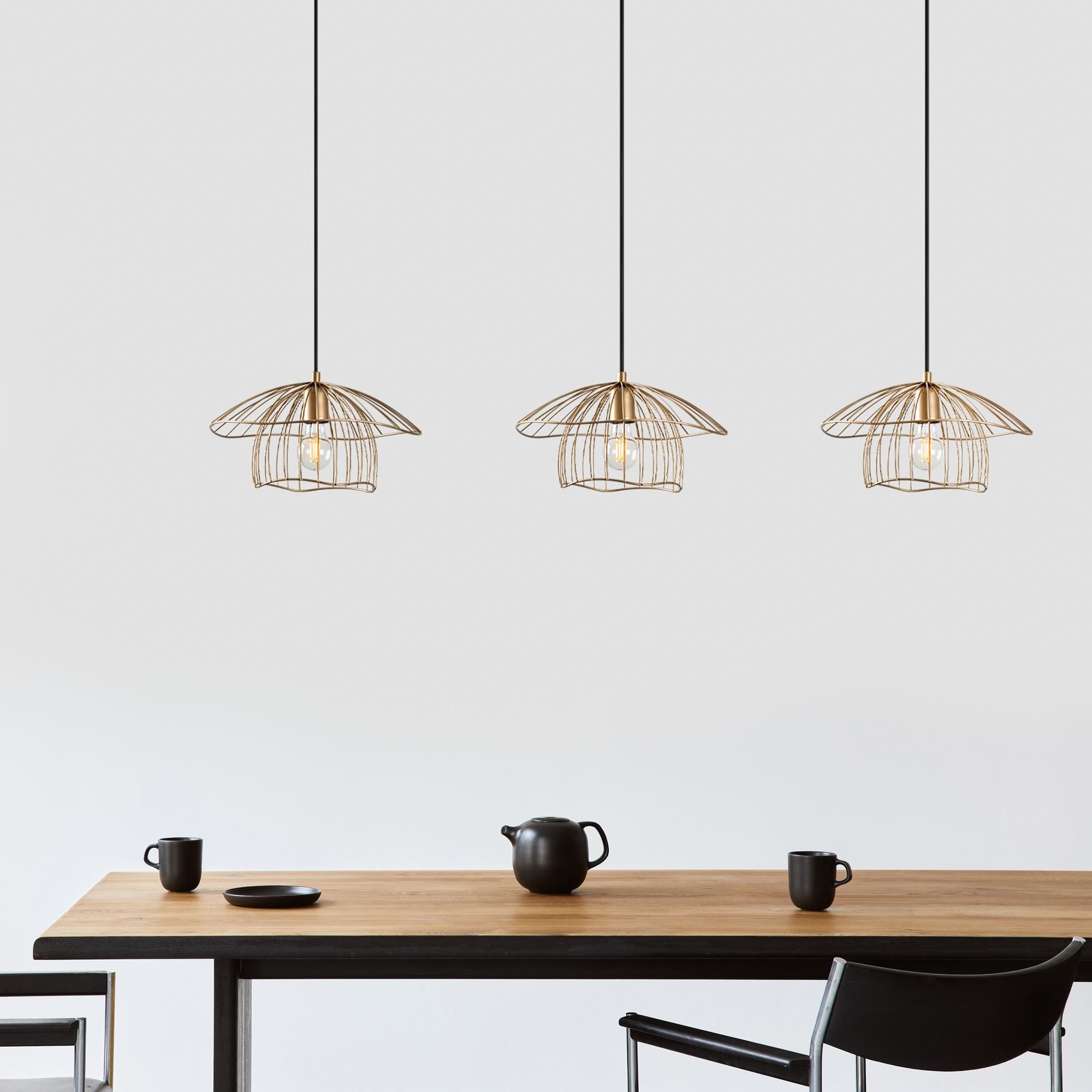 Candeeiro de Teto – 155 x 35 x 110 cm – Dourado – Metálico