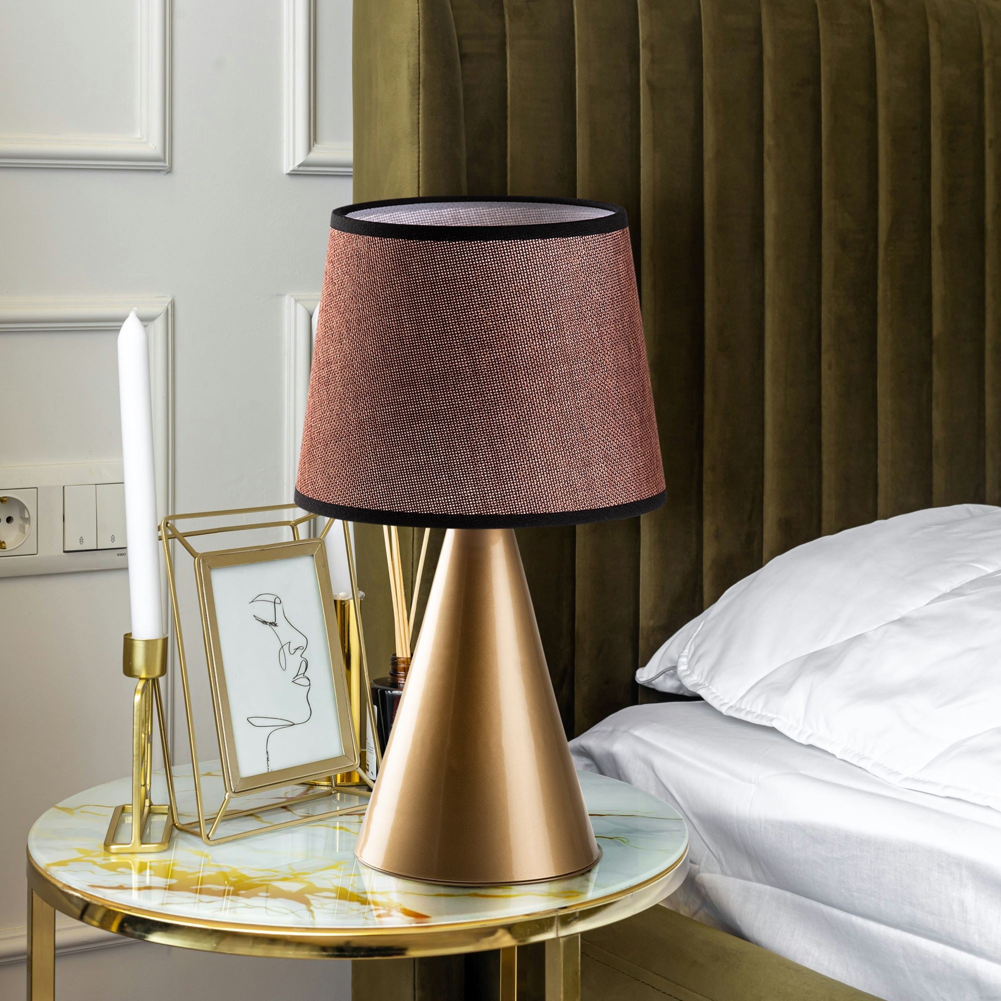 Candeeiro de mesa-Kona-Dourado
Marrom