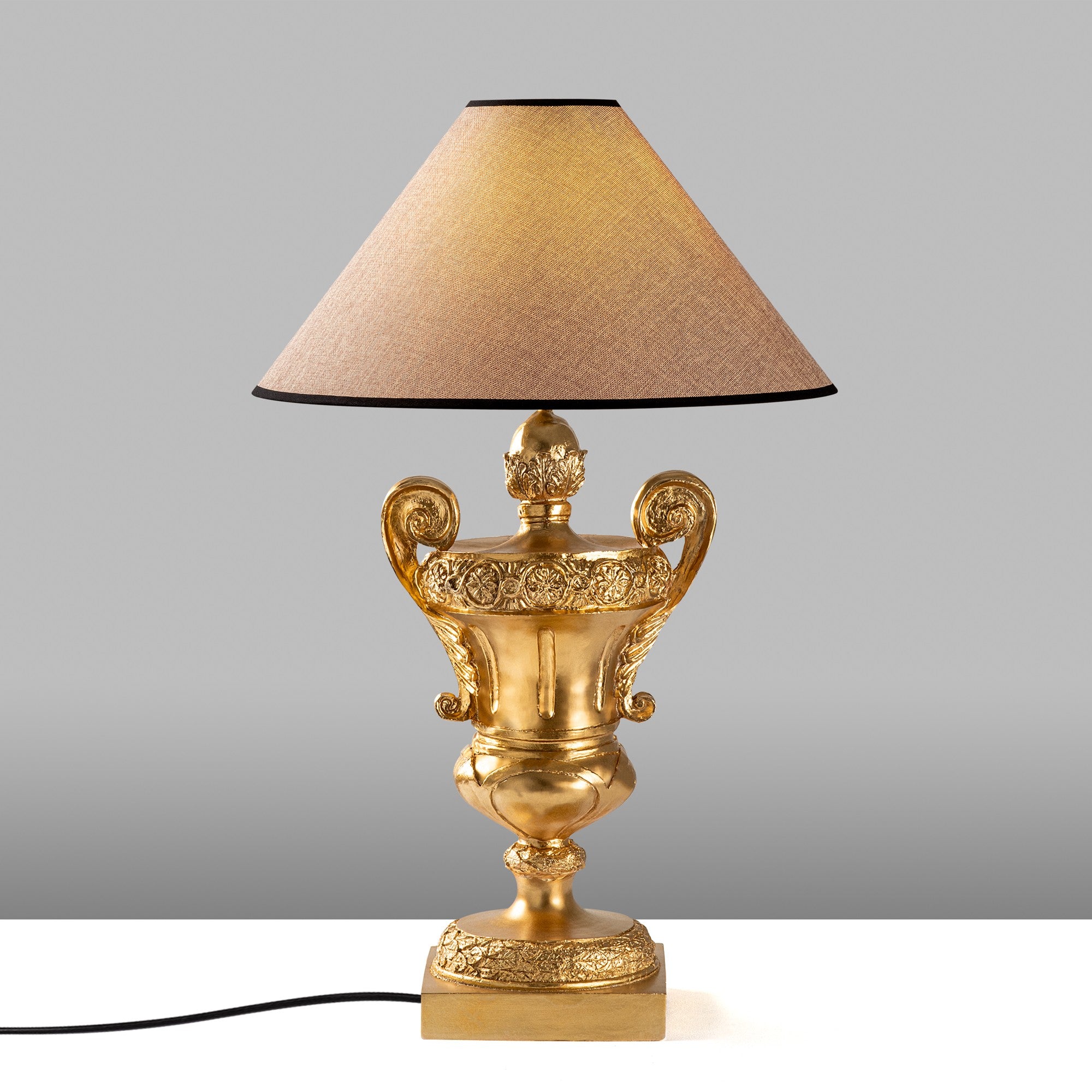 Candeeiro de mesa-Eleganze-Dourado
Castanho Claro