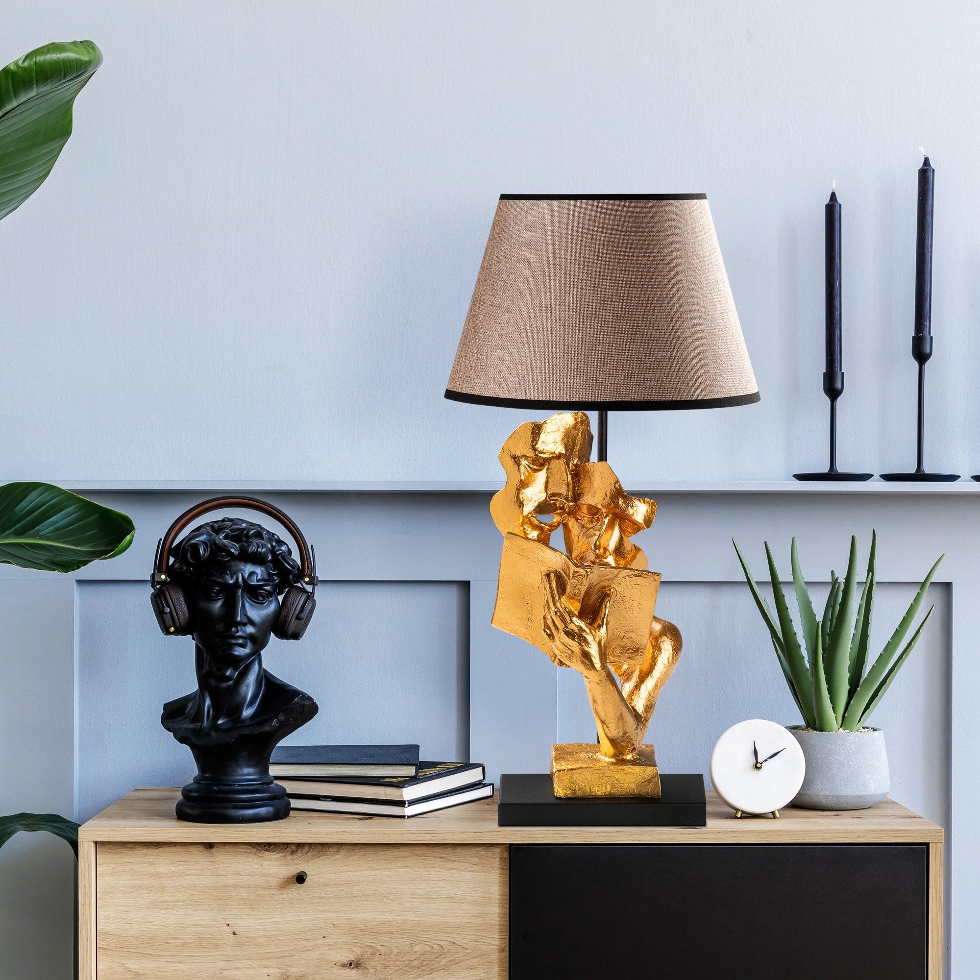 Candeeiro de mesa-Figura-Dourado
Castanho Claro