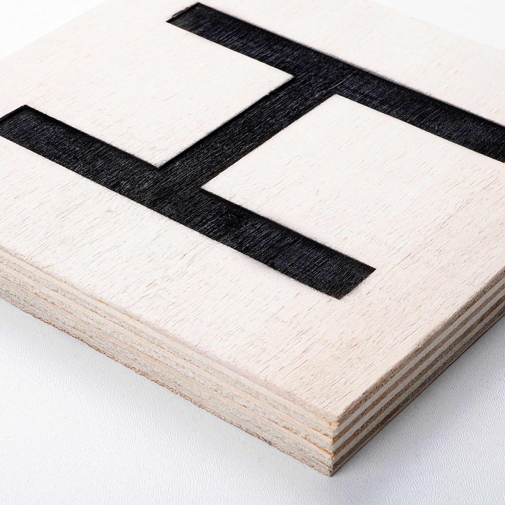 Acessório Decorativo de Parede em Madeira – 95 x 95 cm – Preto e Branco – 100% Madeira