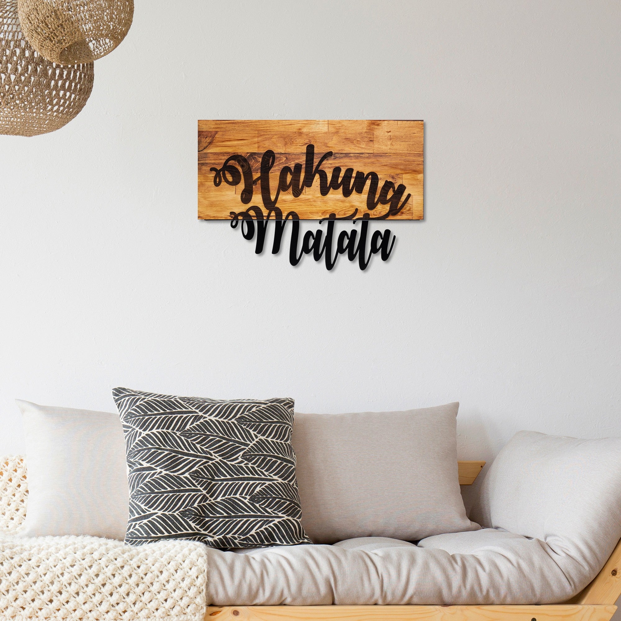 Acessório decorativo de parede – 58 x 38 cm – nogueira e preto – madeira e metal