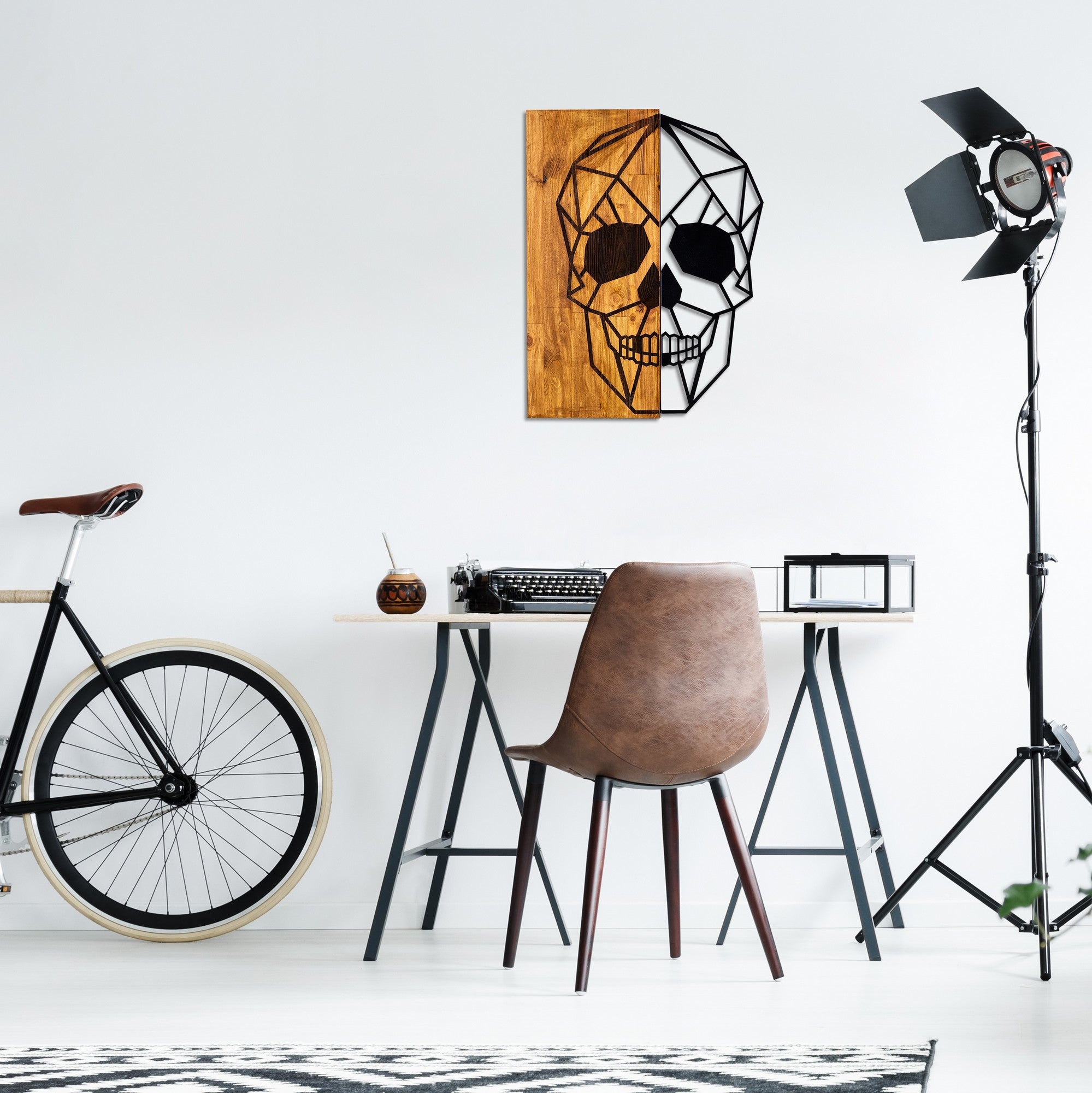 Elegante acessório decorativo de parede em madeira, 44 x 58 cm | 50% madeira (3 cm de espessura) e 50% metal | Acabamento exclusivo em nogueira e preto, perfeito para decoração moderna