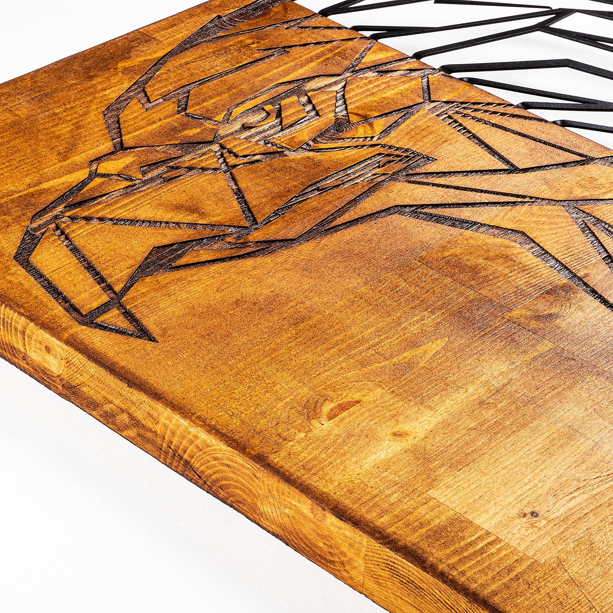 Elegante acessório decorativo de parede em madeira, 47 x 58 cm | 50% madeira (3 cm de espessura) e 50% metal | Acabamento em nogueira e preto, variações de textura exclusivas