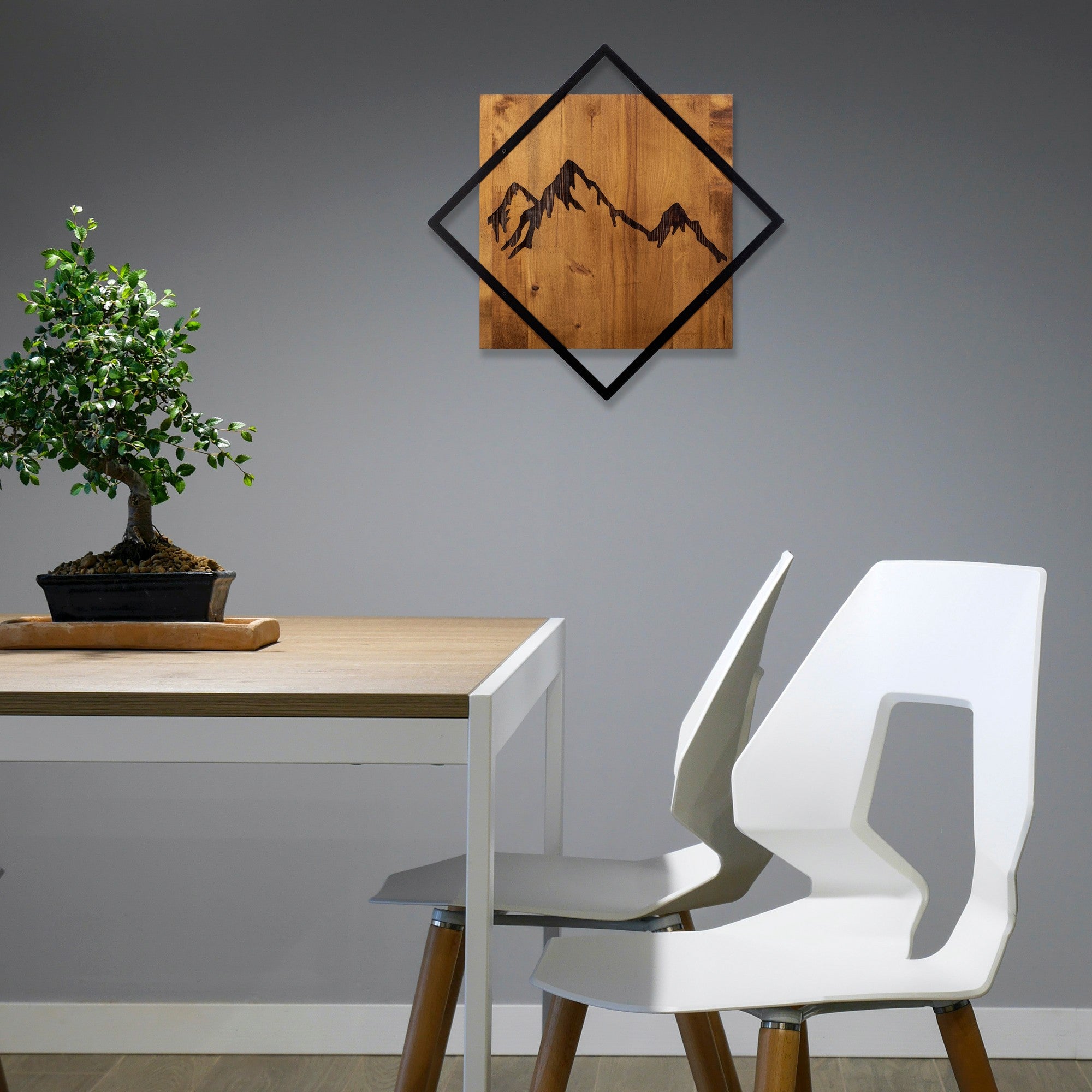 Acessório decorativo de parede – 54 x 54 cm – Nogueira e preto – Madeira e metal