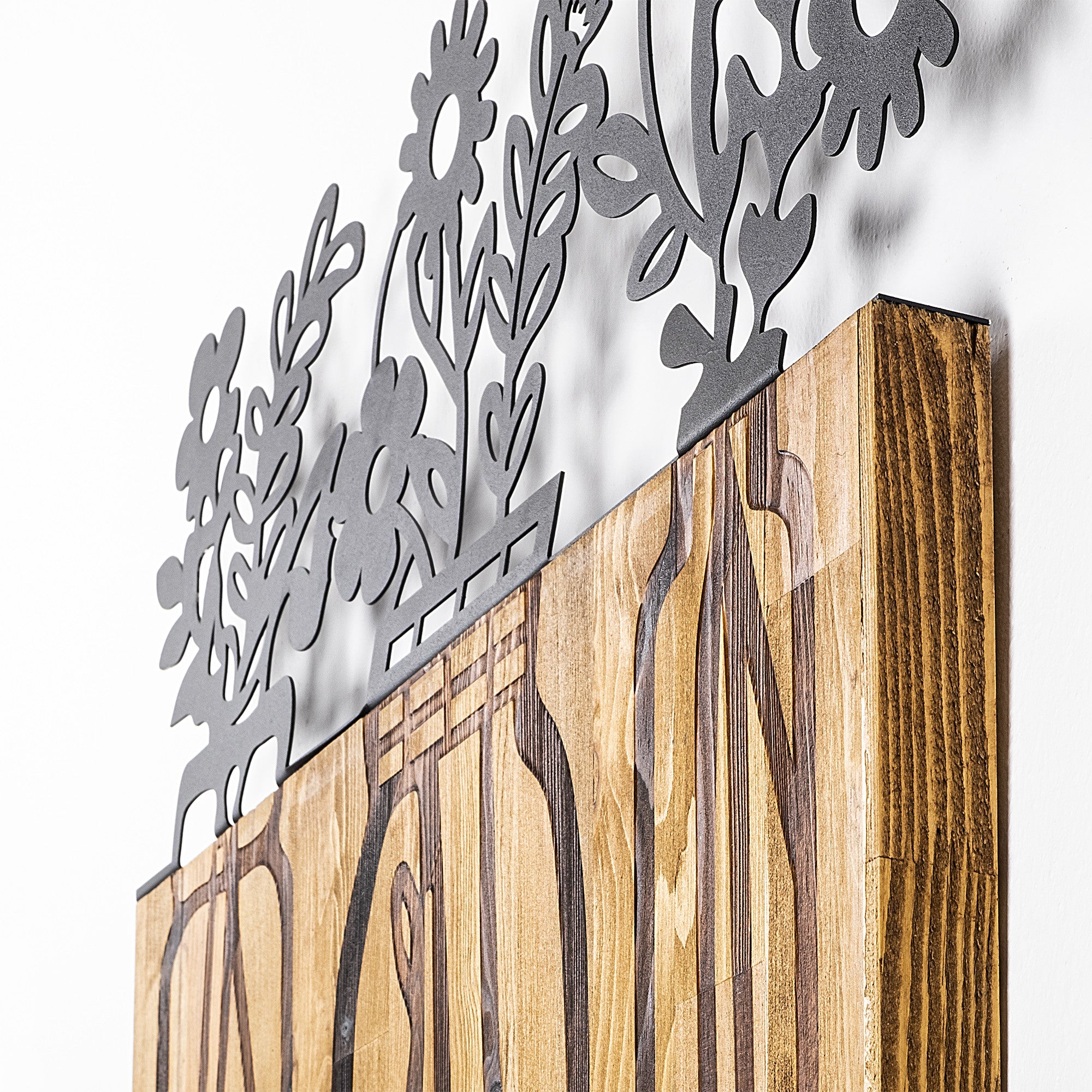 Acessório decorativo de parede – 65 x 3 x 52 cm – nogueira e preto – metal e madeira