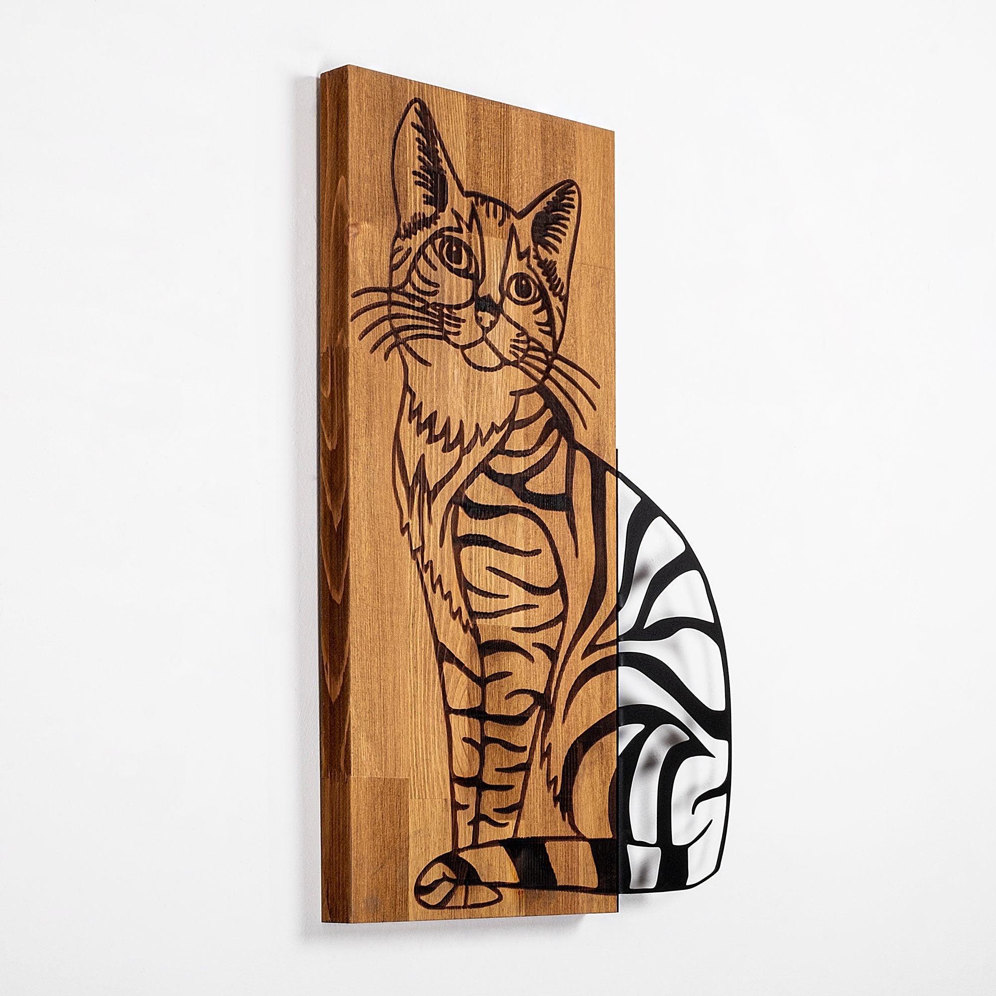 Acessório decorativo de parede em madeira – 38 x 58 cm – nogueira e preto