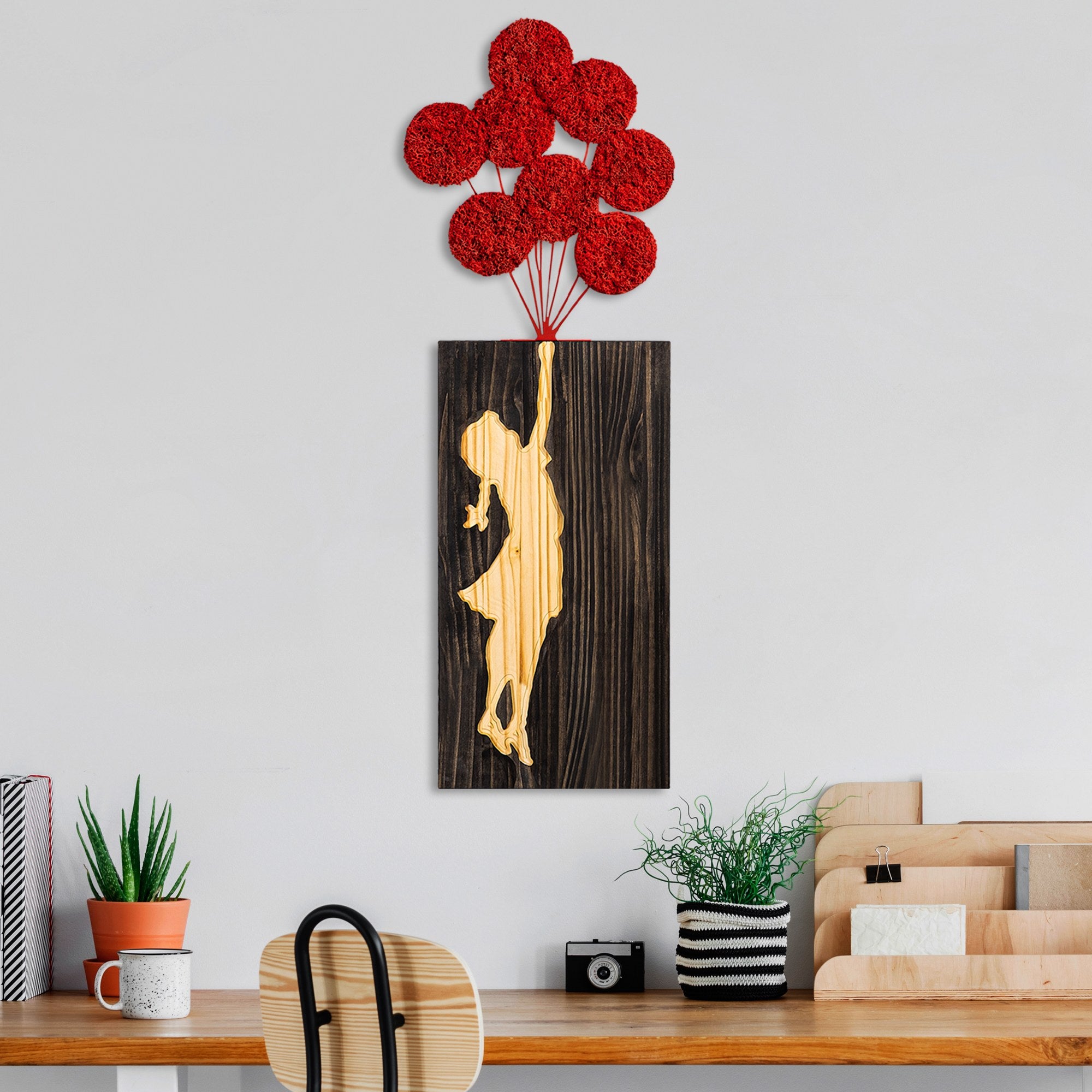 Acessório decorativo de parede – 34 x 99 cm – Nogueira, castanho e vermelho – Madeira e metal