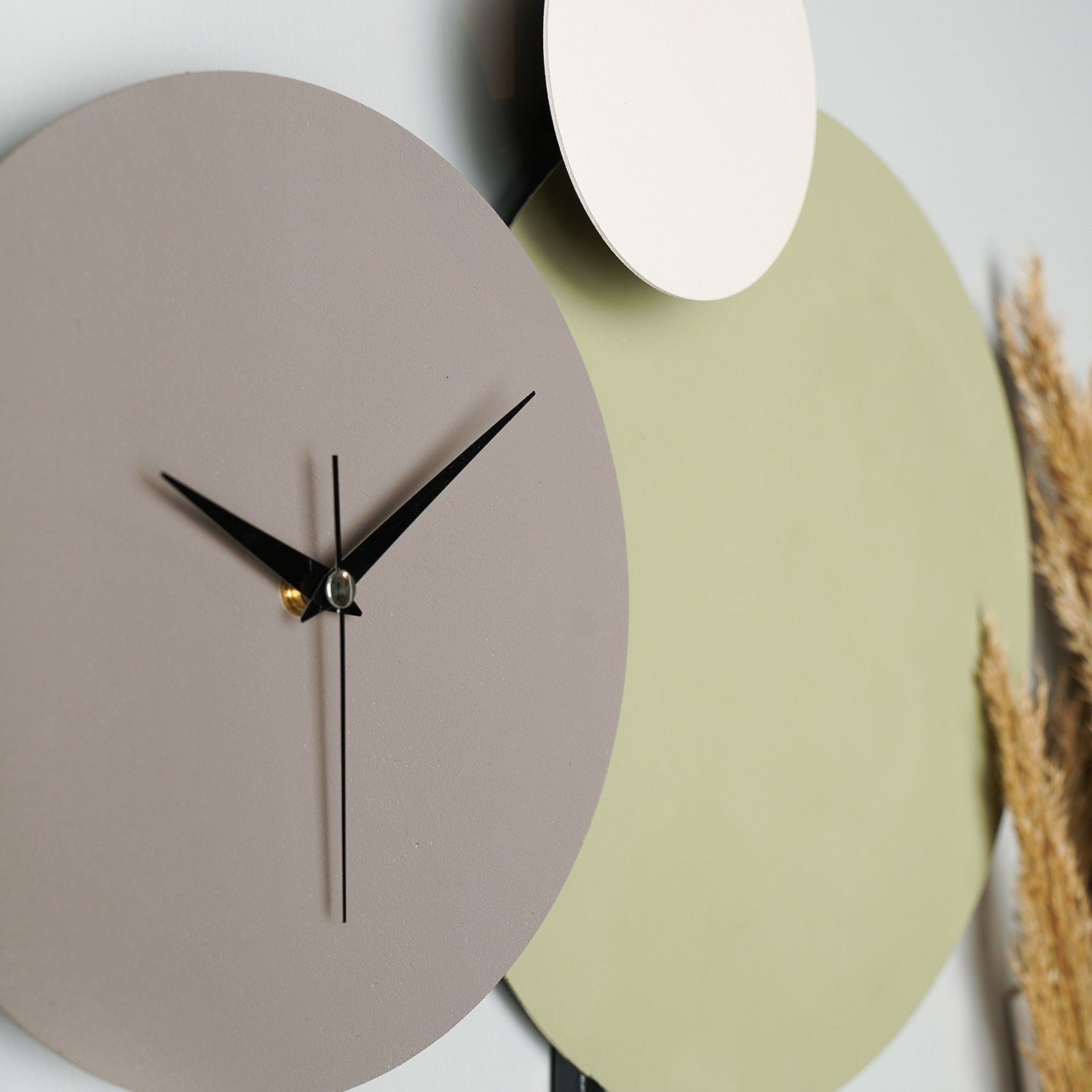 Relógio de Parede Decorativo em Metal - 48cm Diâmetro - Mecanismo Silencioso - Pintado à Mão - Verde/Cinzento/Creme