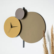 Relógio de parede decorativo de metal – 48 cm de diâmetro – bege e creme